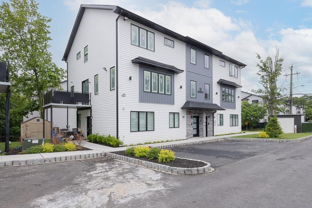 Condo Old Nyack Turnpike  Rockland County, NY 10952, MLS-867928-30