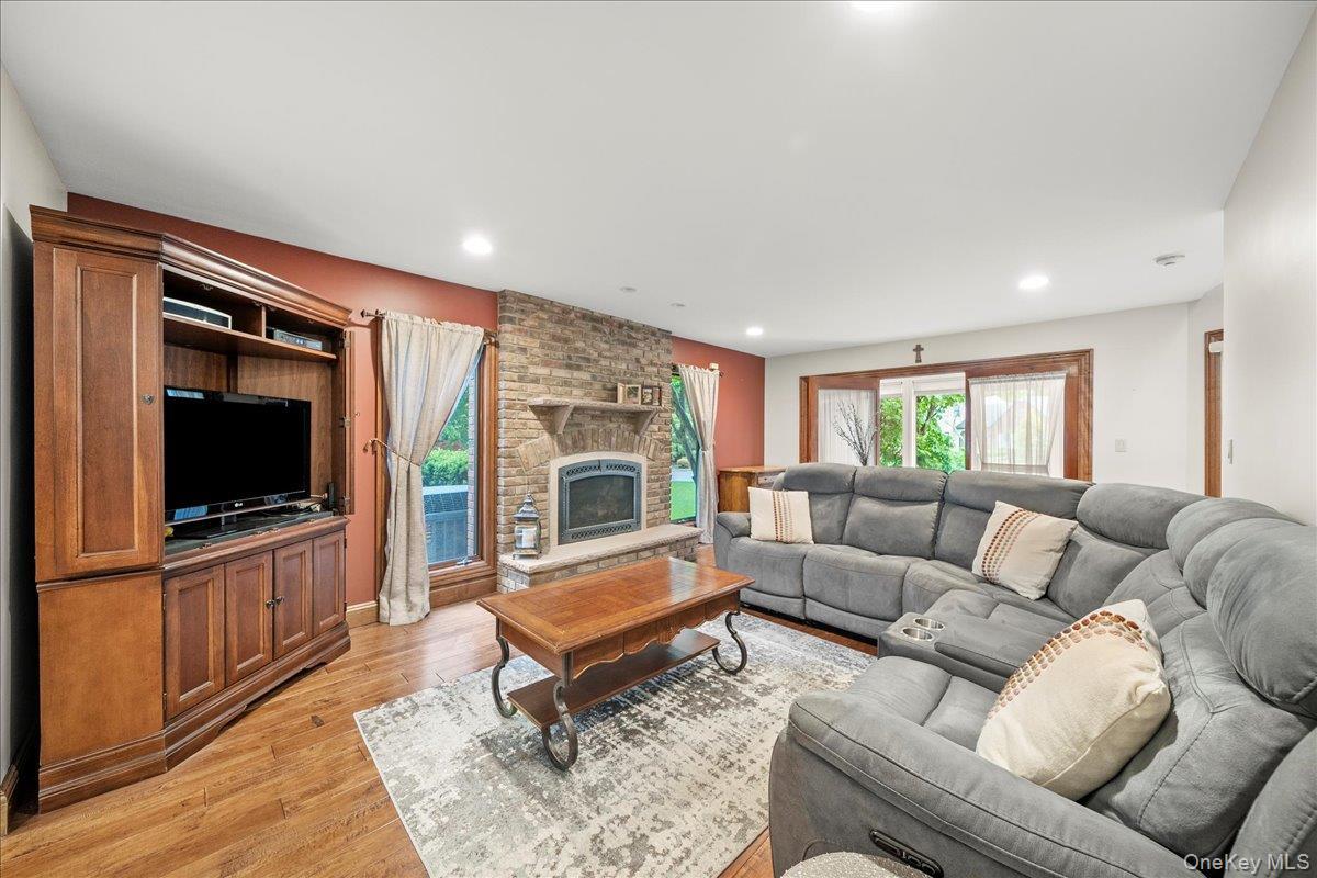 Single Family Kent  Suffolk County, NY 11705, MLS-867941-18