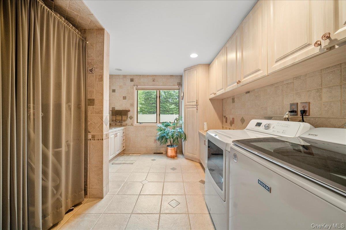 Single Family Kent  Suffolk County, NY 11705, MLS-867941-20