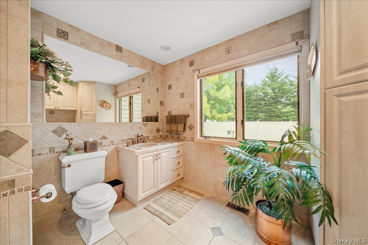 Single Family Kent  Suffolk County, NY 11705, MLS-867941-21