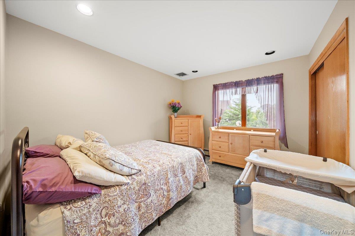 Single Family Kent  Suffolk County, NY 11705, MLS-867941-26