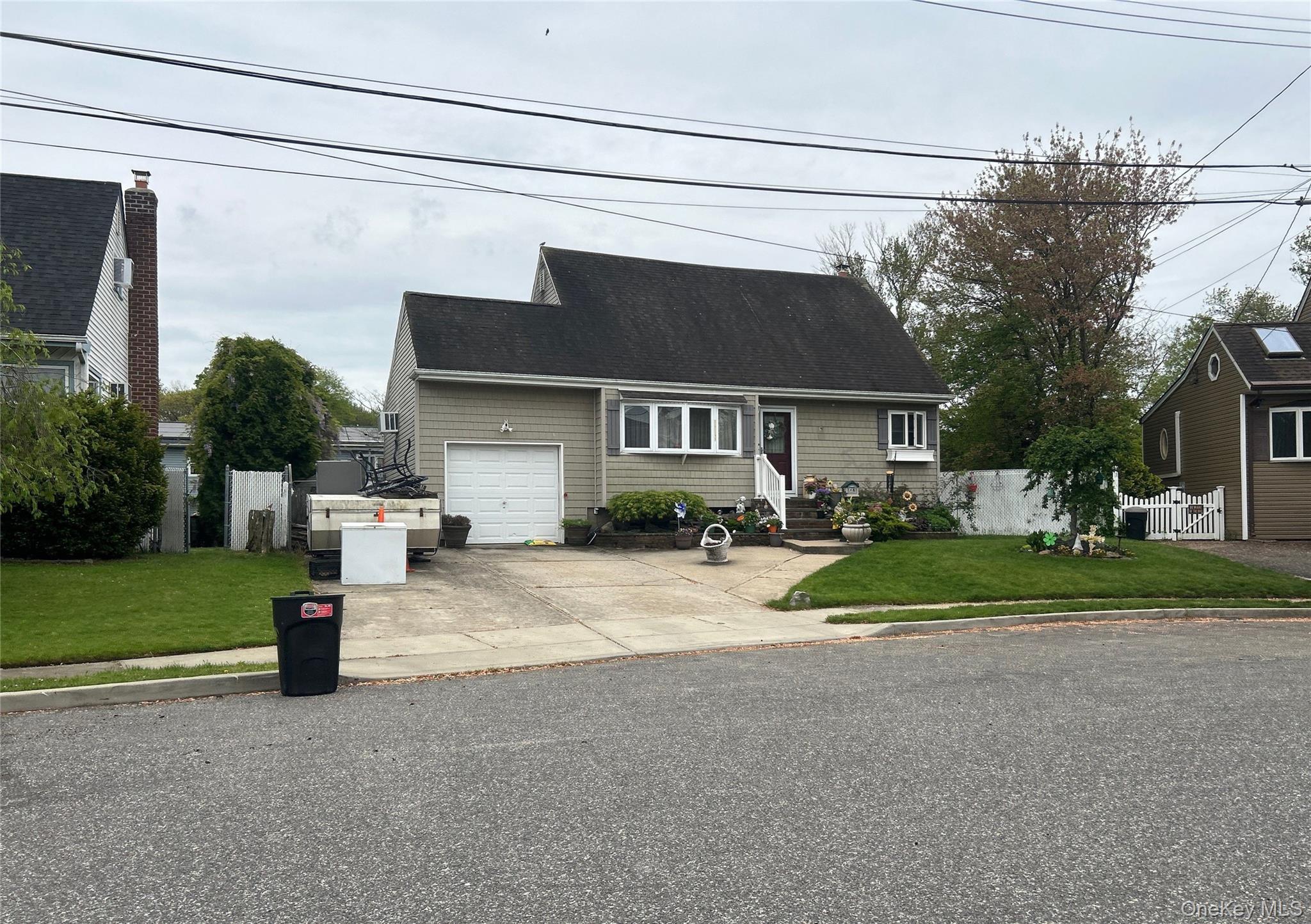 Single Family Karen  Suffolk County, NY 11704, MLS-867965-2