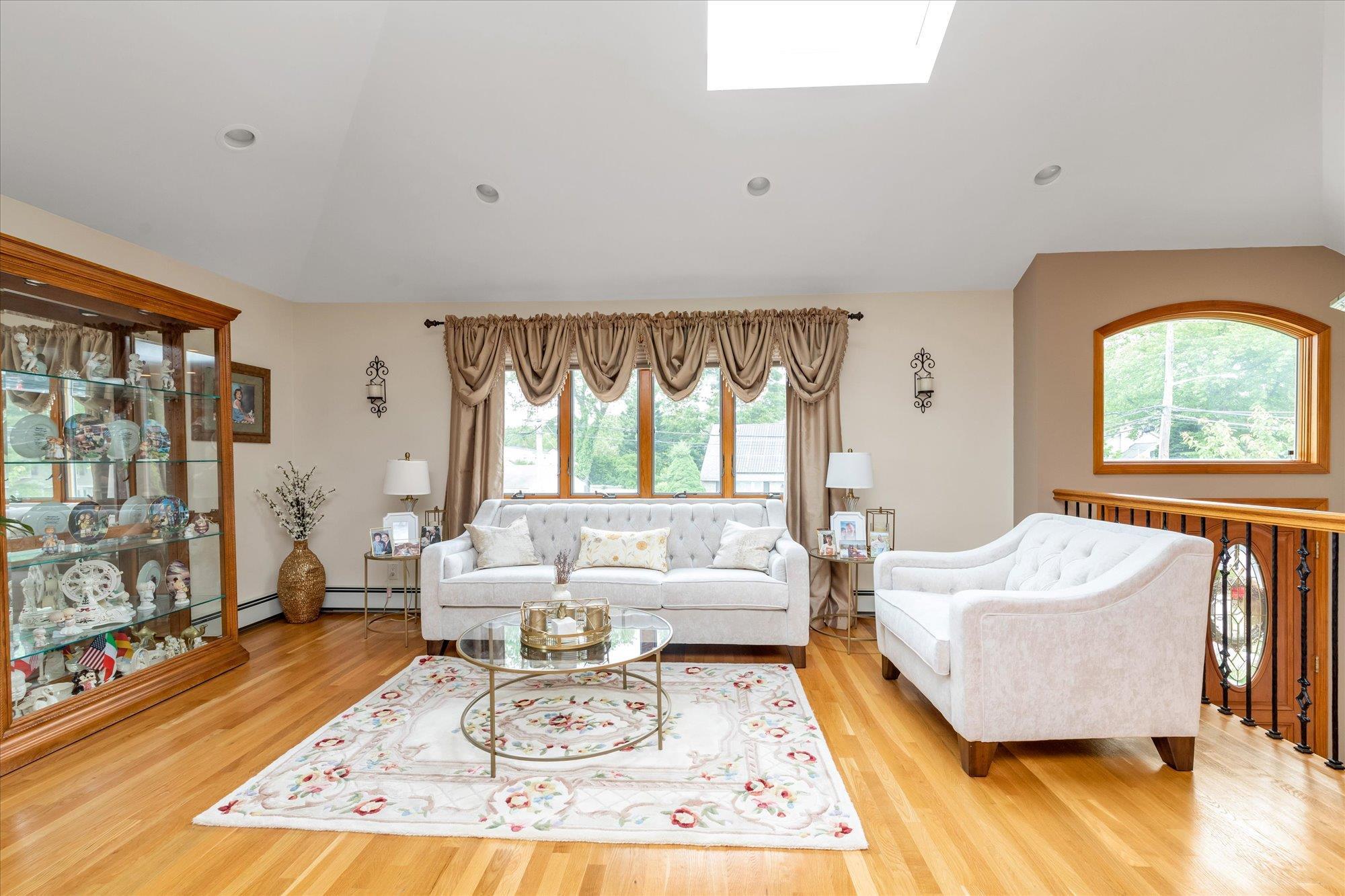 Single Family Oakview  Nassau County, NY 11572, MLS-868008-2