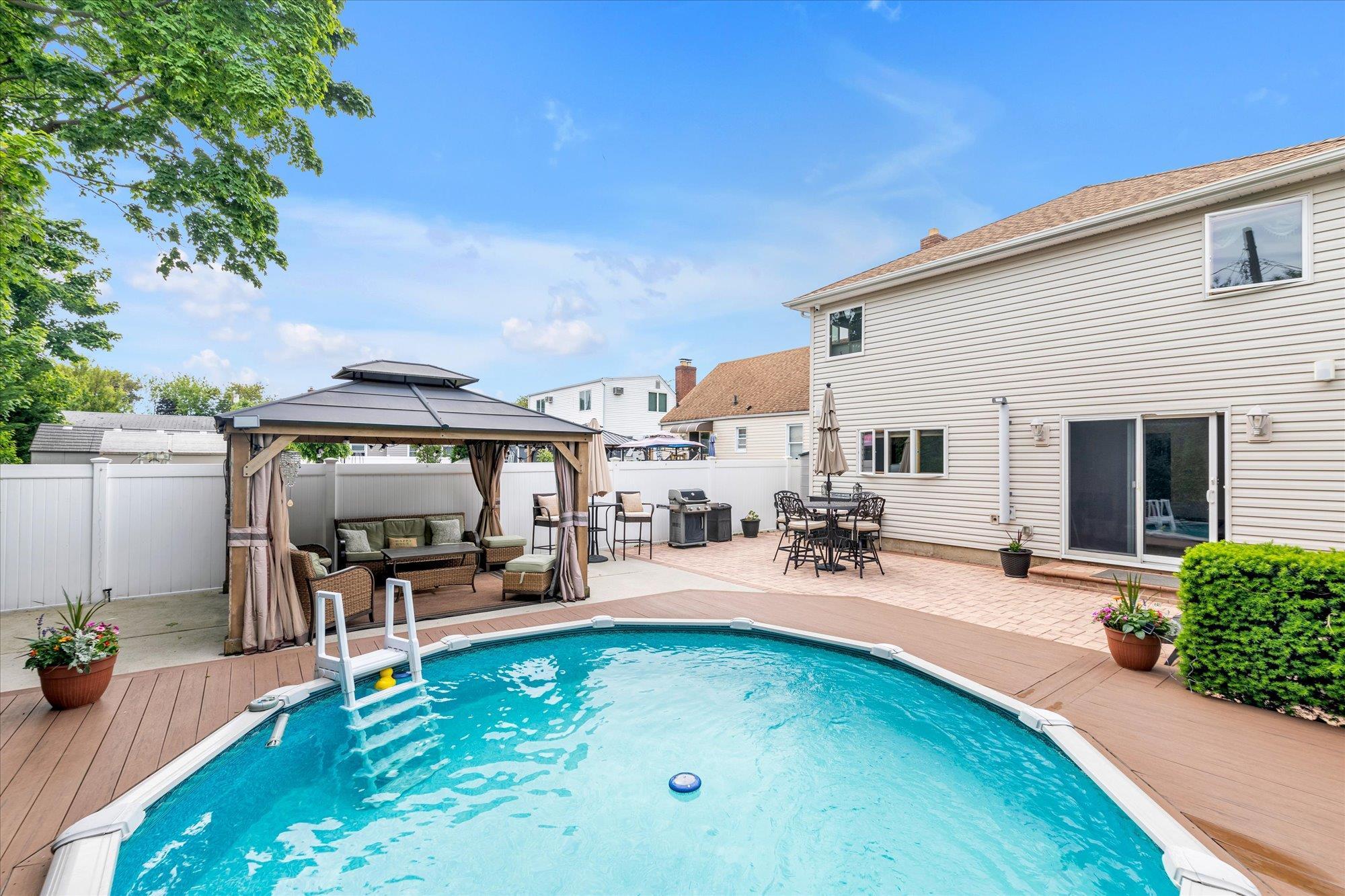 Single Family Oakview  Nassau County, NY 11572, MLS-868008-20