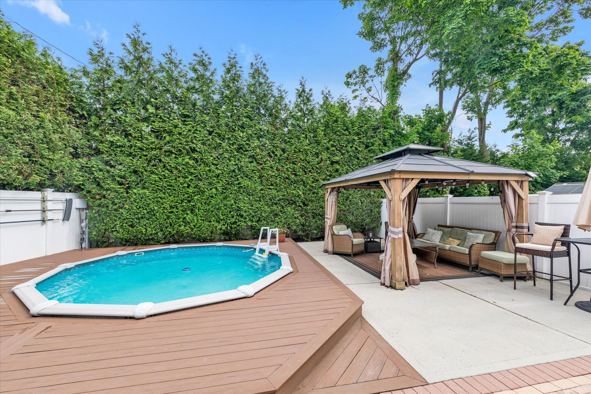 Single Family Oakview  Nassau County, NY 11572, MLS-868008-21