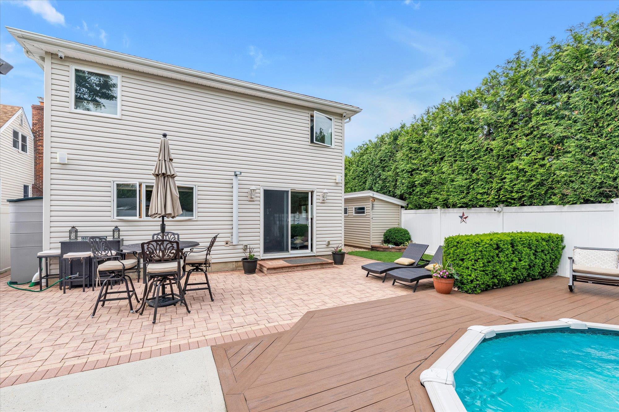 Single Family Oakview  Nassau County, NY 11572, MLS-868008-22