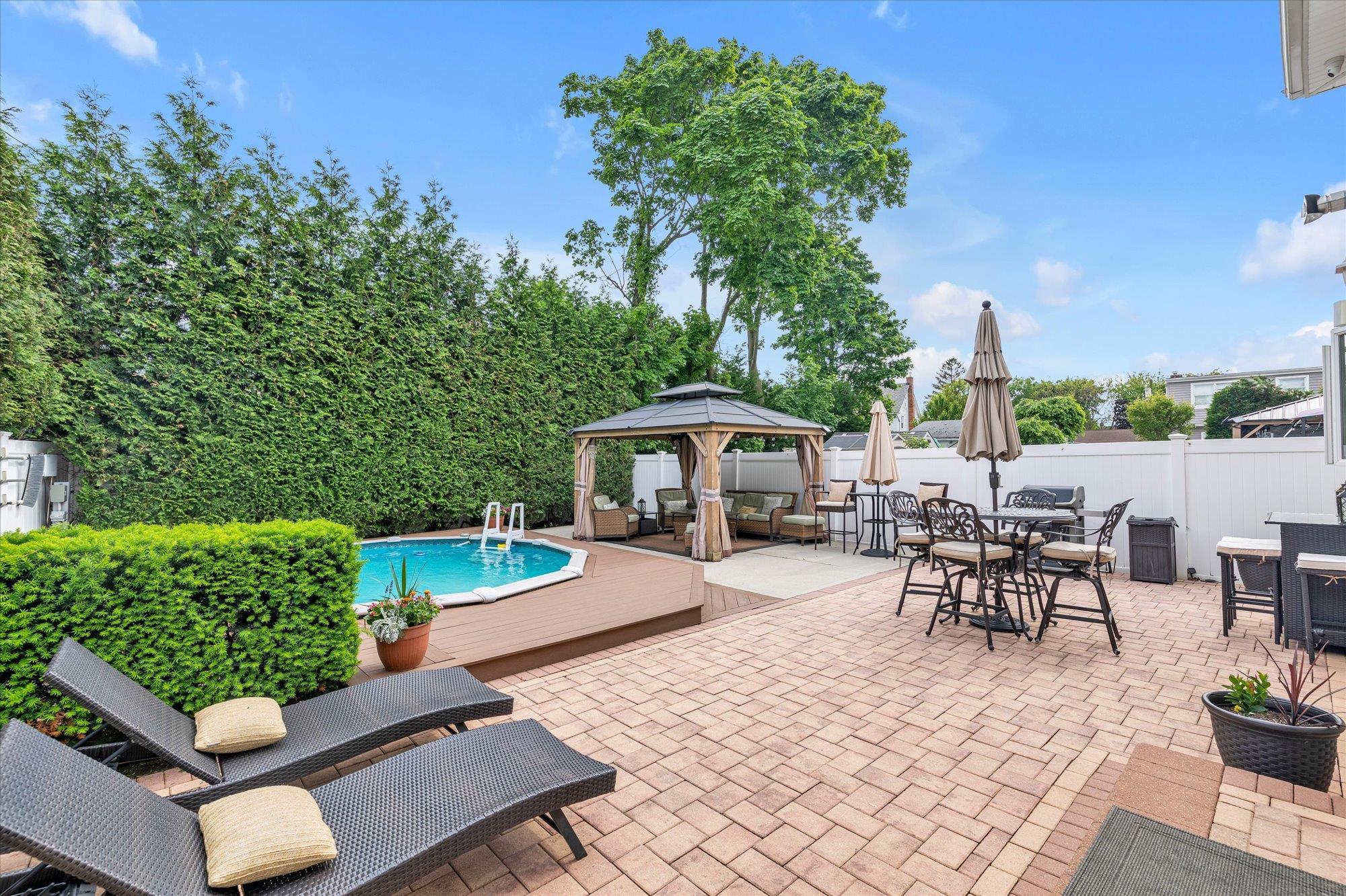 Single Family Oakview  Nassau County, NY 11572, MLS-868008-23