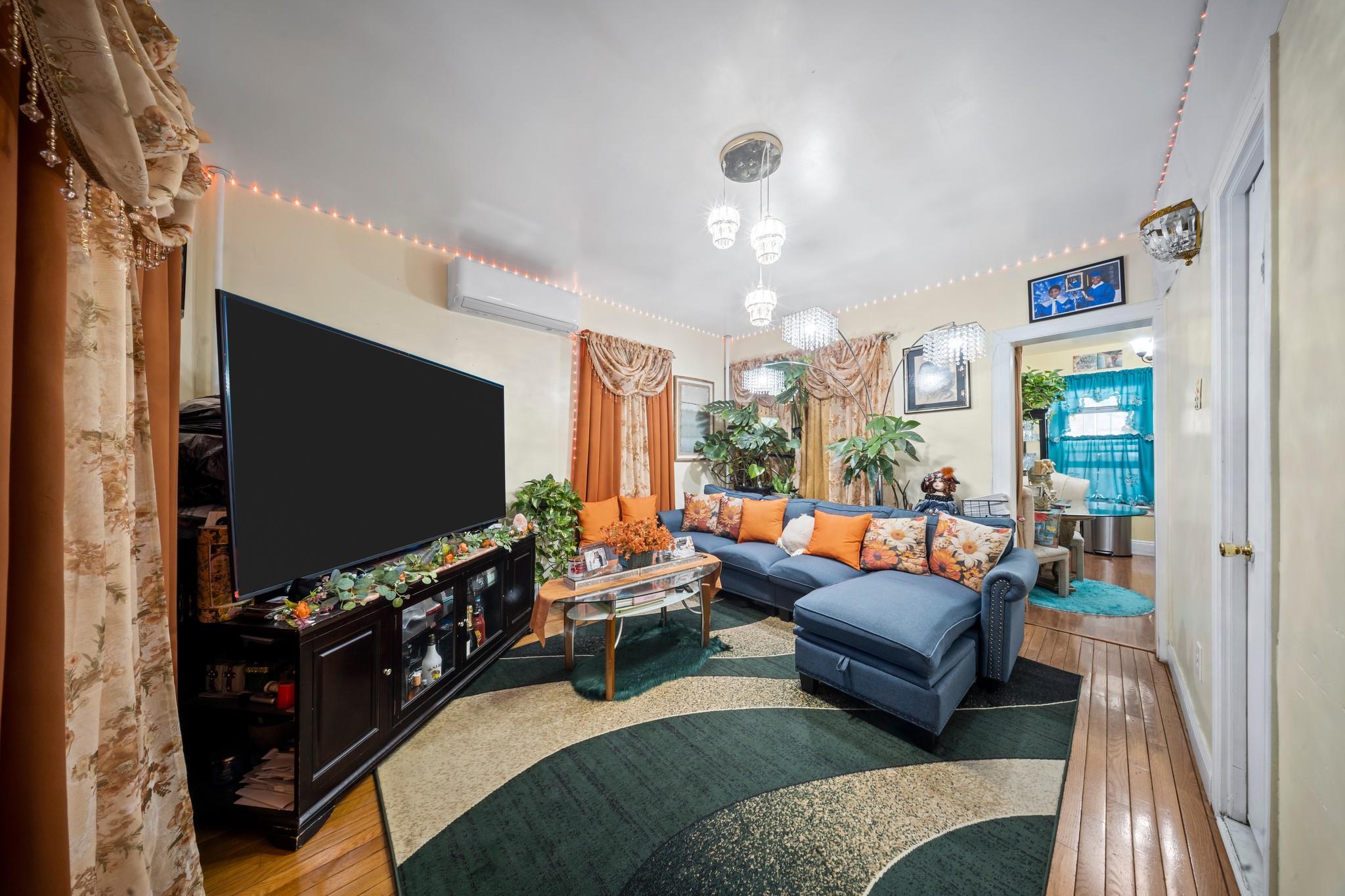 Single Family 79th  Queens, NY 11421, MLS-868056-21