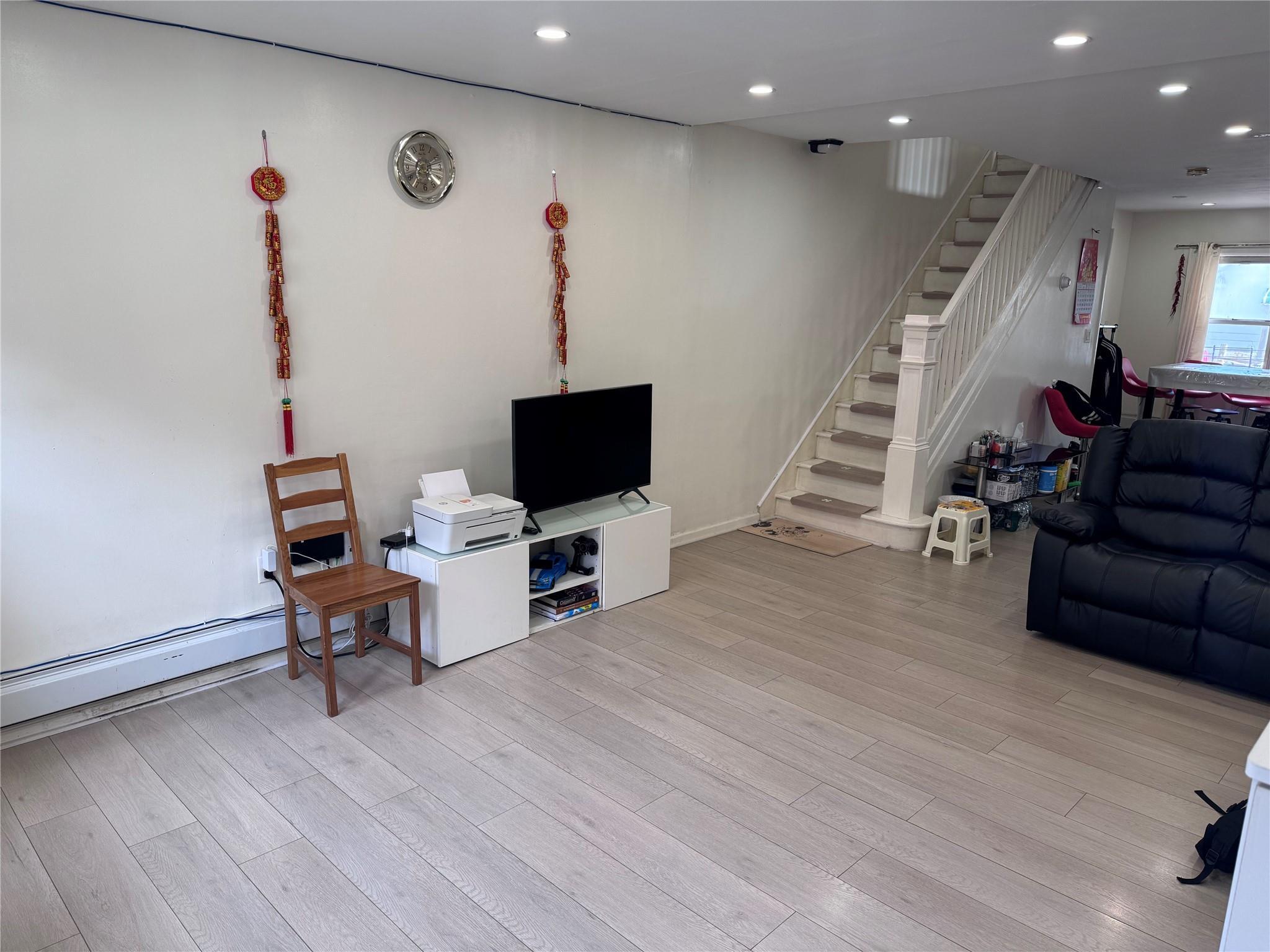 Single Family 27th  Queens, NY 11354, MLS-868060-6