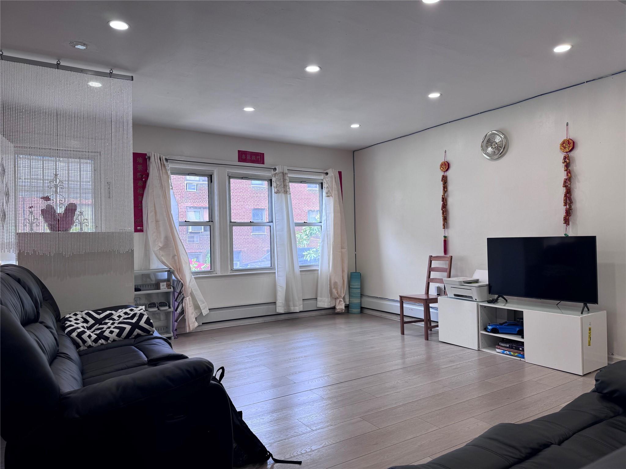 Single Family 27th  Queens, NY 11354, MLS-868060-7