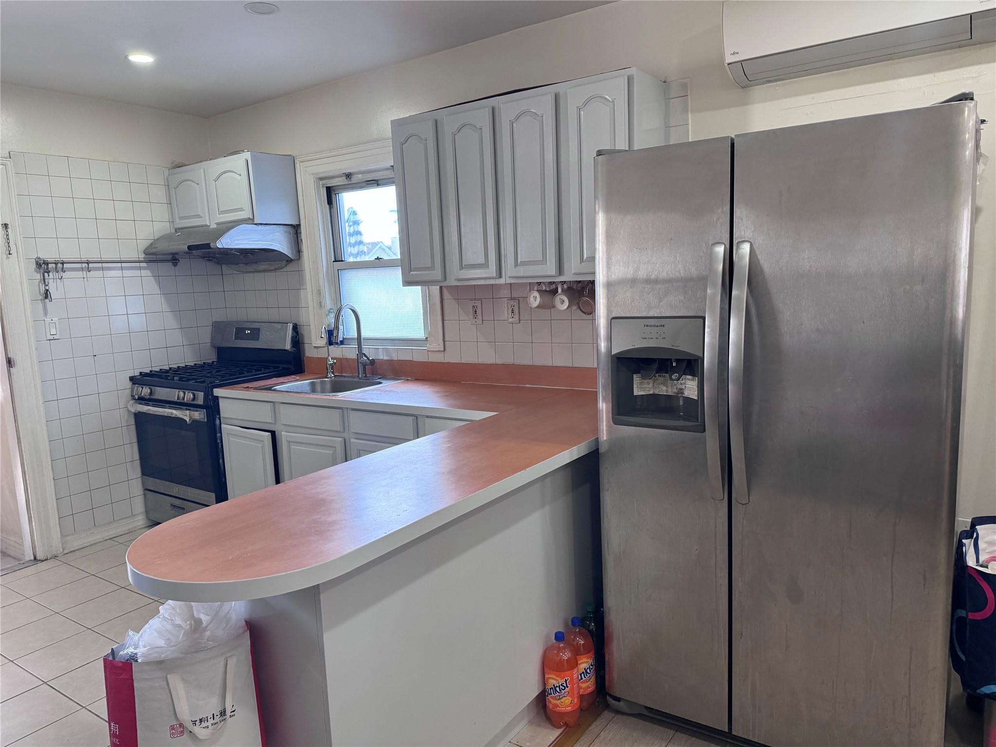 Single Family 27th  Queens, NY 11354, MLS-868060-8