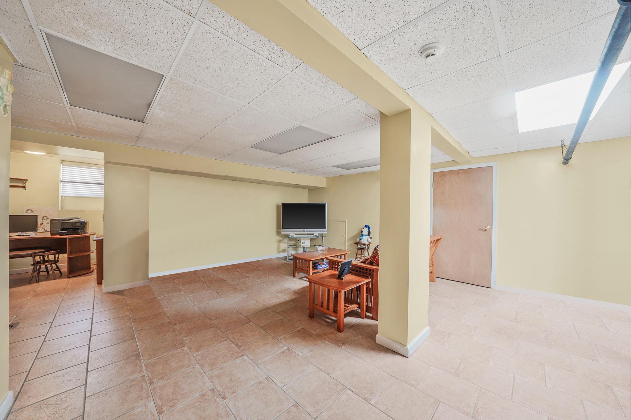 Single Family 67th  Queens, NY 11379, MLS-868073-29