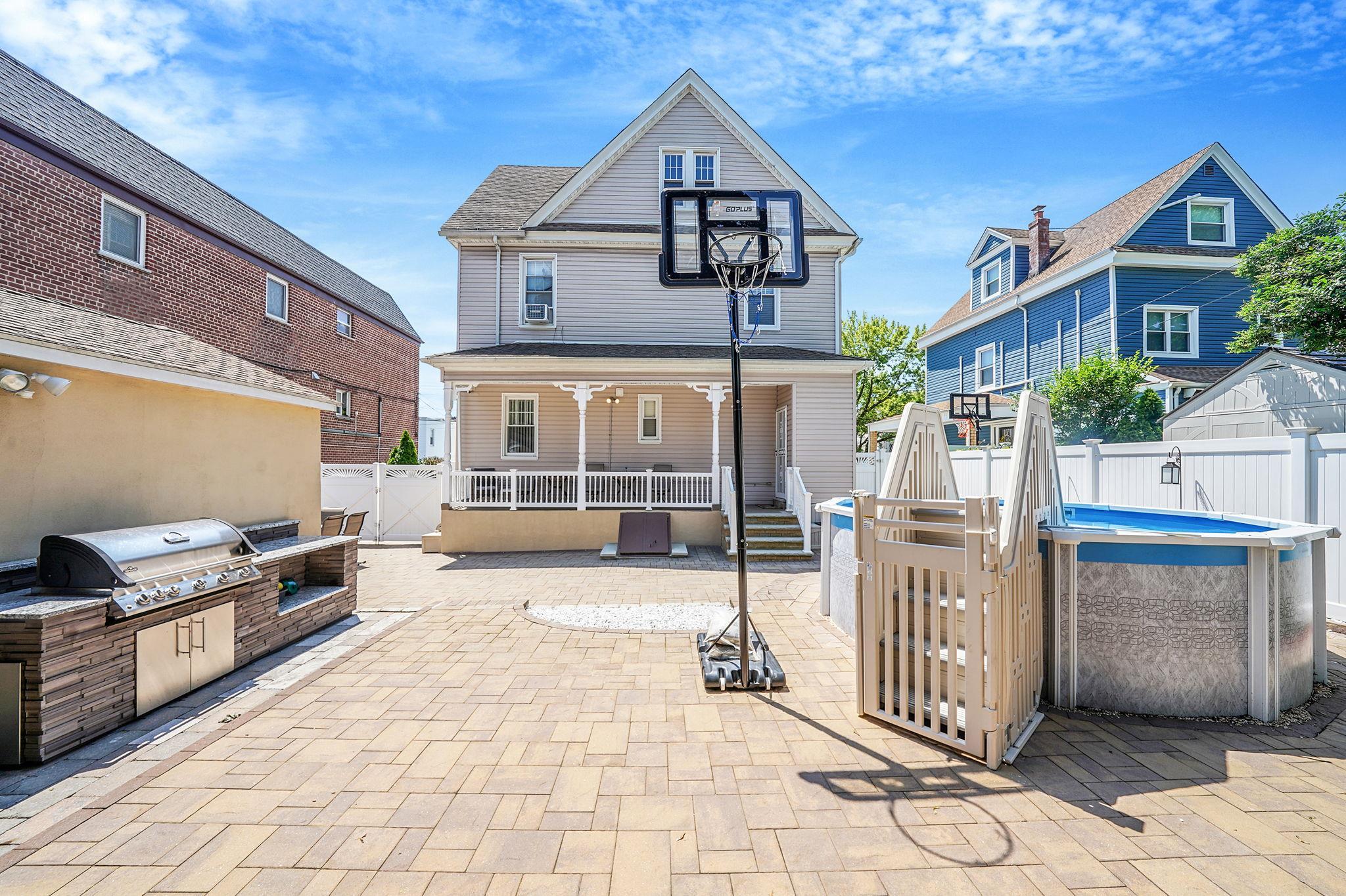 Single Family 67th  Queens, NY 11379, MLS-868073-39