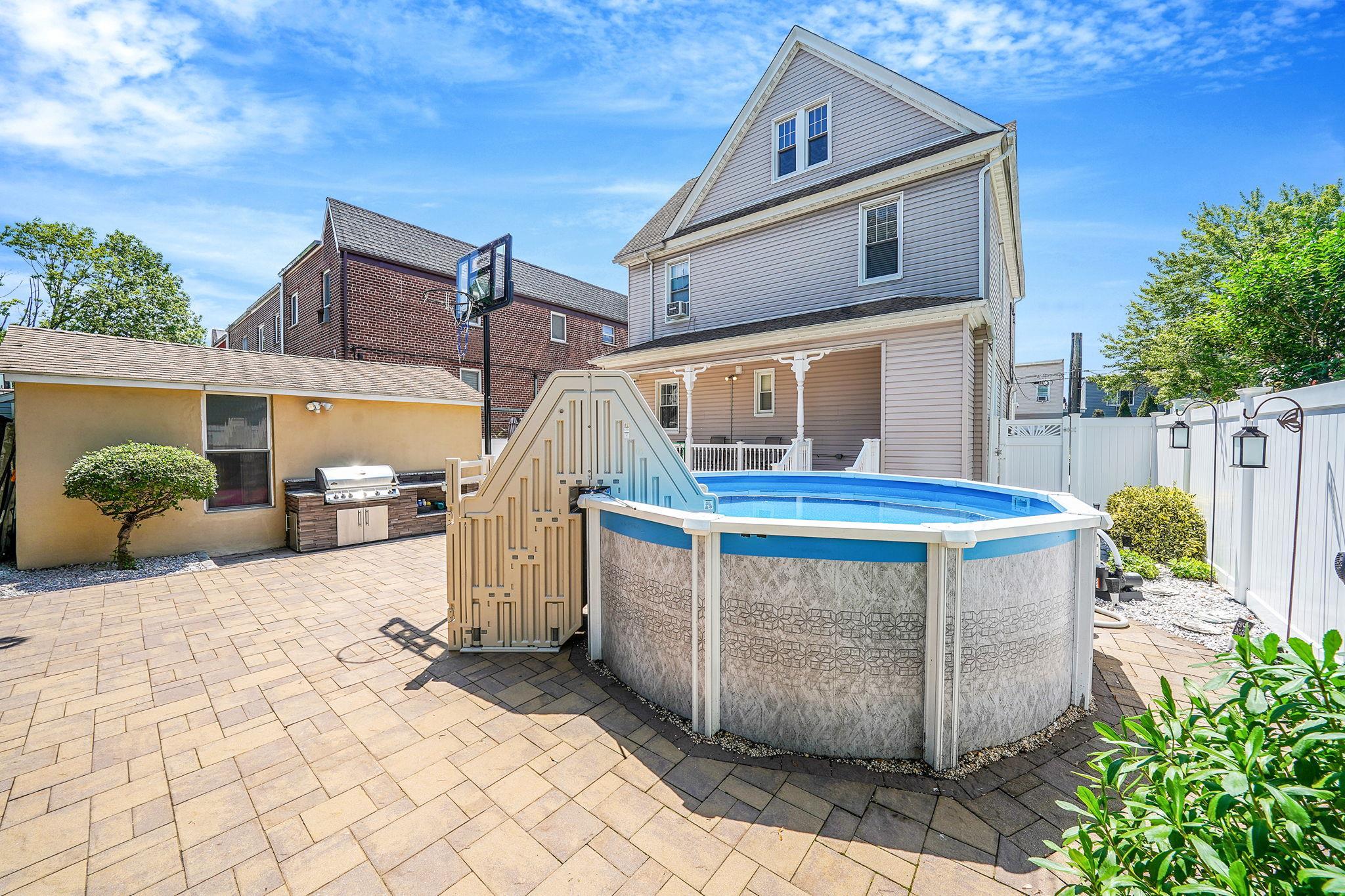 Single Family 67th  Queens, NY 11379, MLS-868073-40