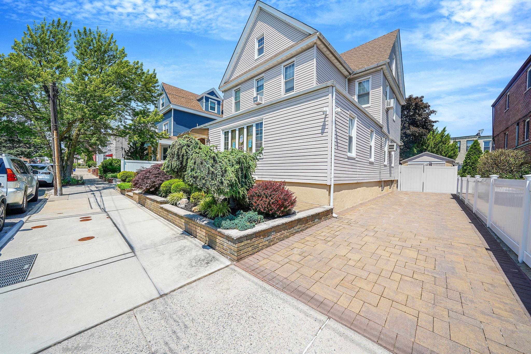 Single Family 67th  Queens, NY 11379, MLS-868073-45