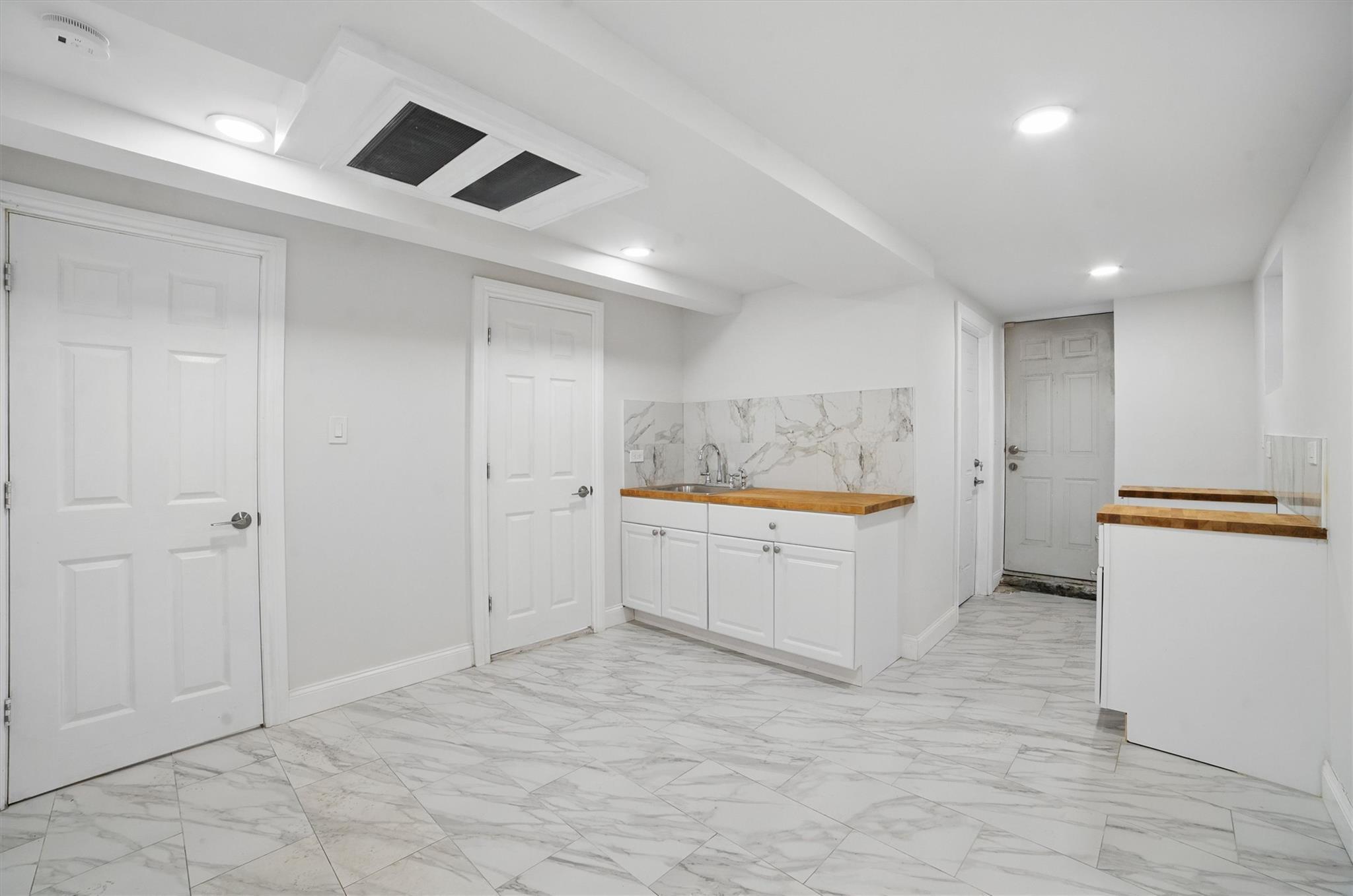 Single Family Laconia  Bronx, NY 10466, MLS-868075-27