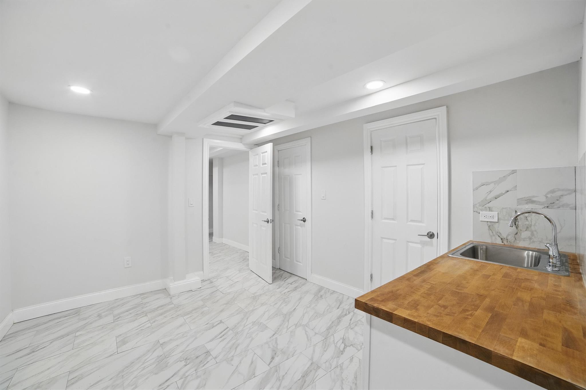 Single Family Laconia  Bronx, NY 10466, MLS-868075-28