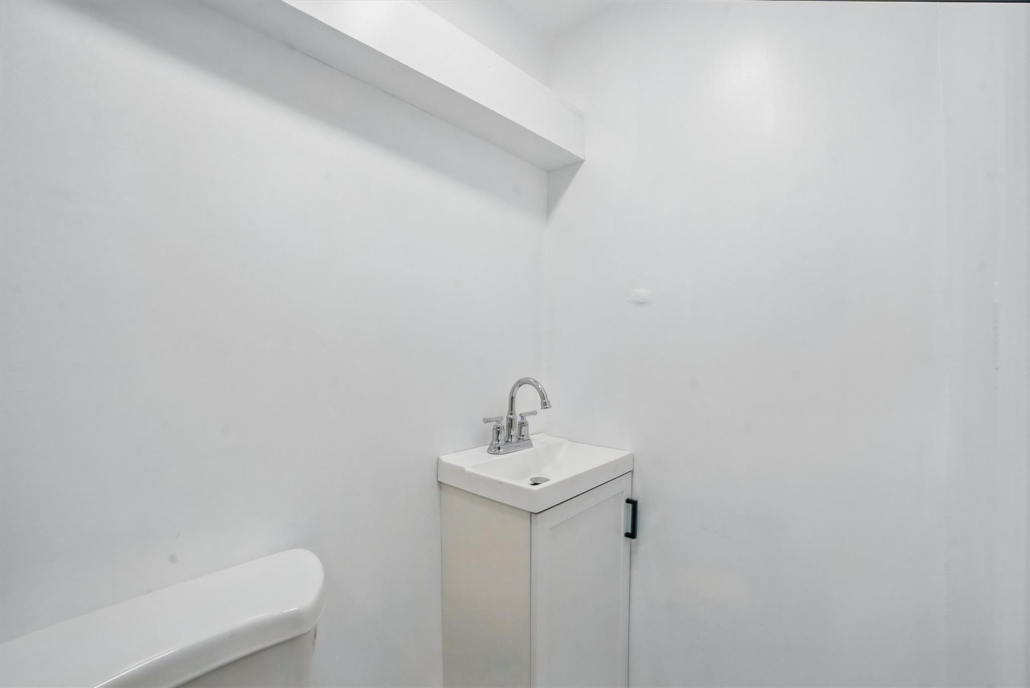 Single Family Laconia  Bronx, NY 10466, MLS-868075-31