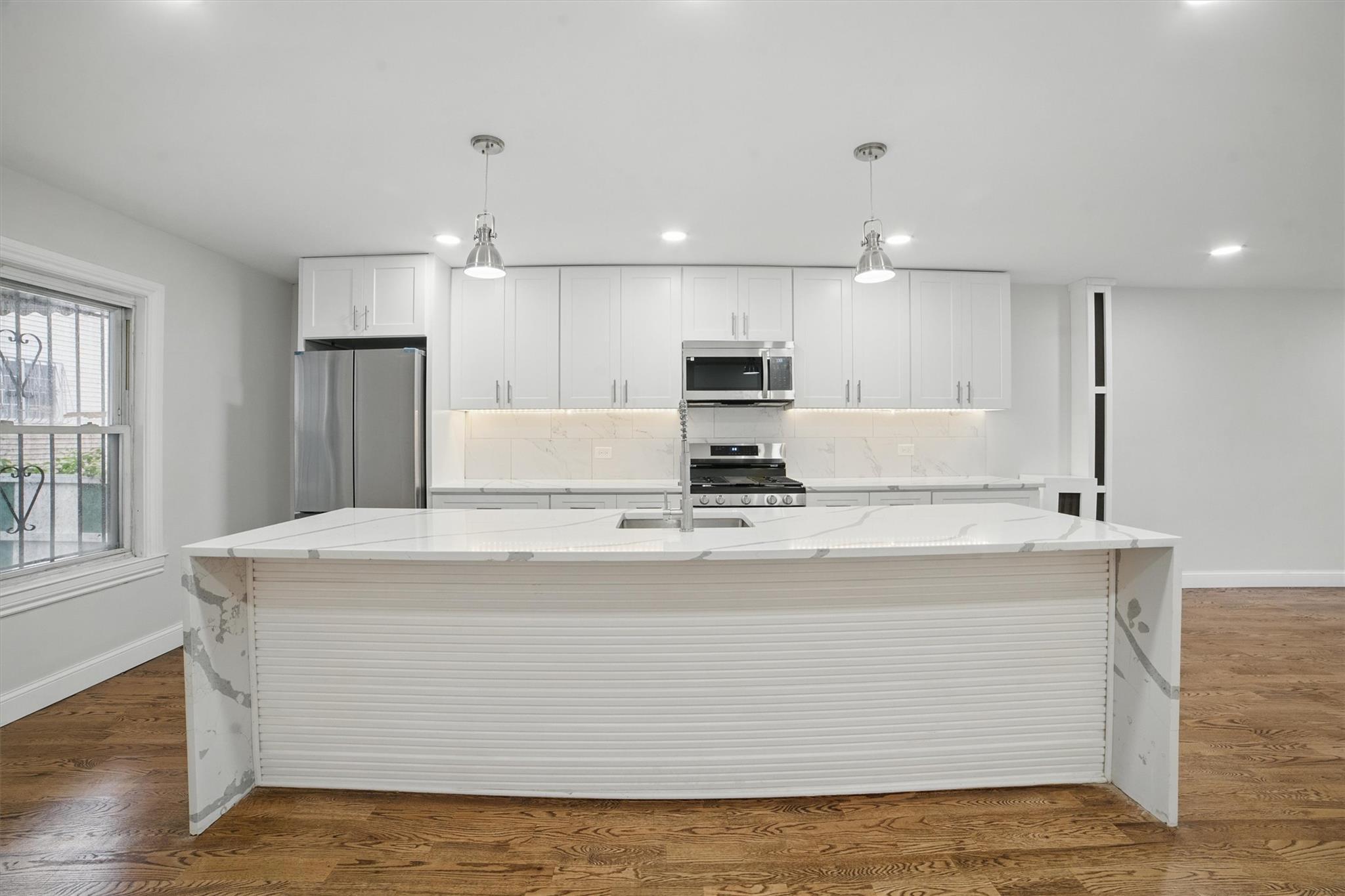 Single Family Laconia  Bronx, NY 10466, MLS-868075-8