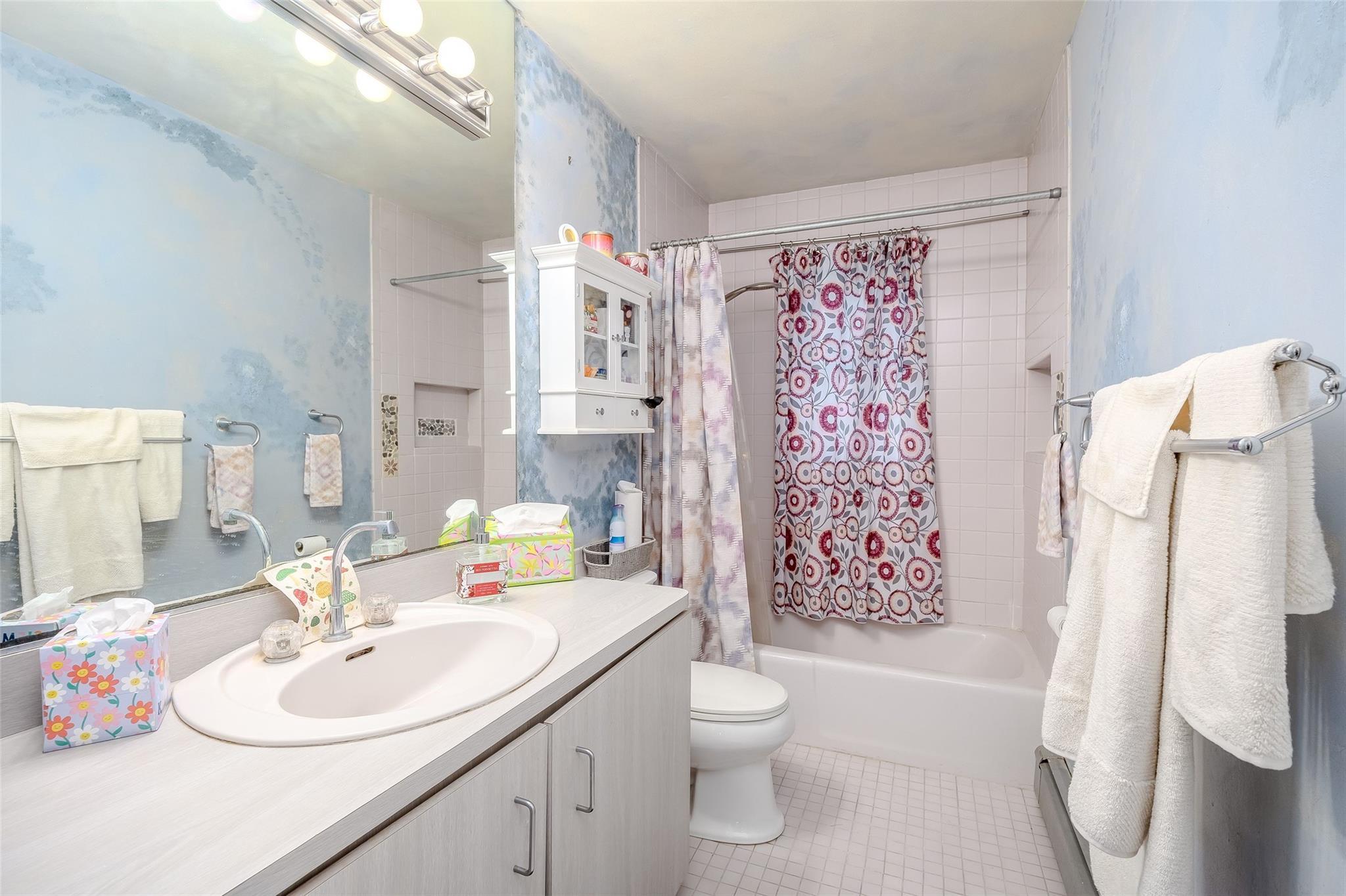 Single Family Broadview  Suffolk County, NY 11725, MLS-868083-11
