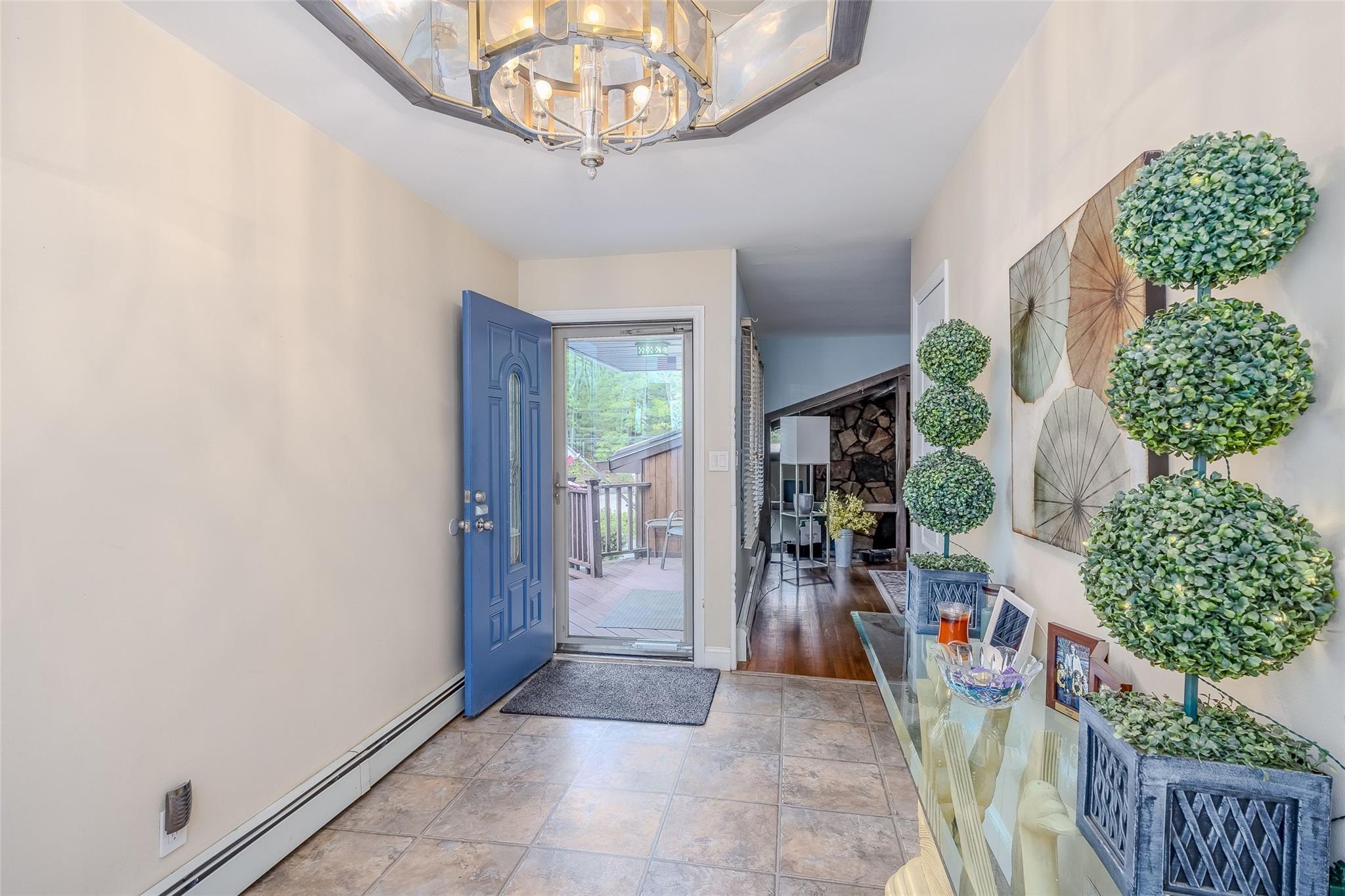 Single Family Broadview  Suffolk County, NY 11725, MLS-868083-2