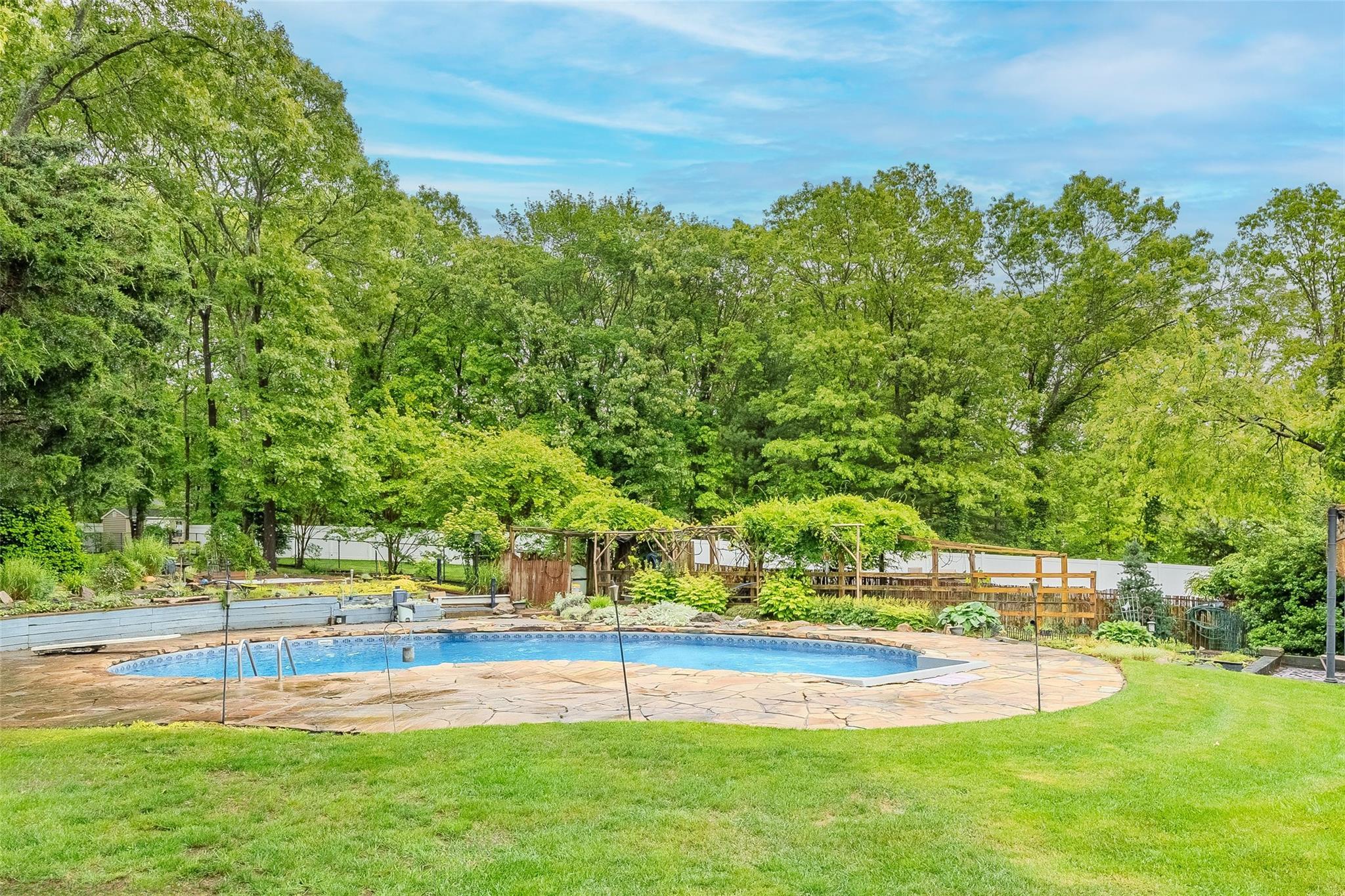 Single Family Broadview  Suffolk County, NY 11725, MLS-868083-37