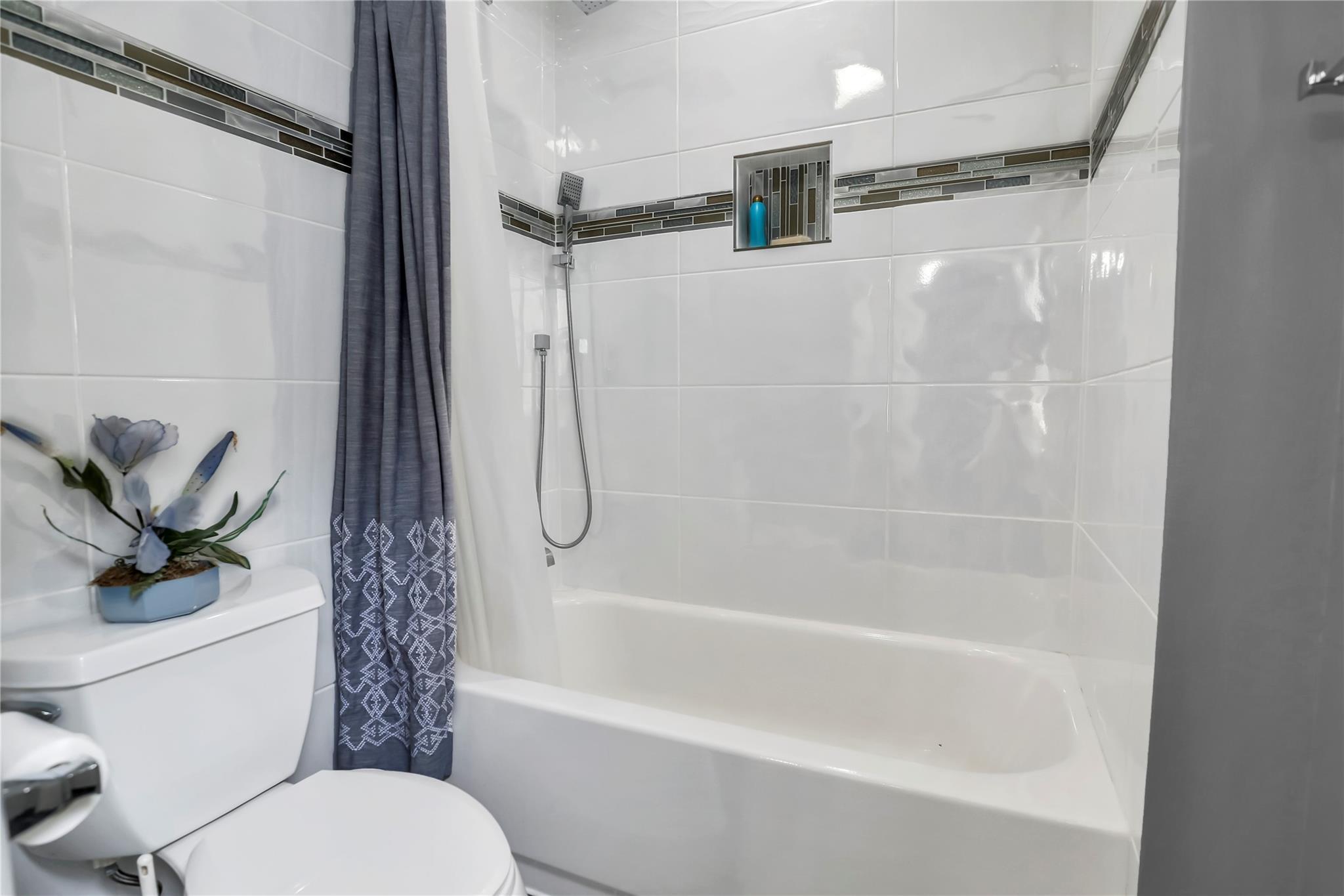 Single Family Wisteria  Suffolk County, NY 11755, MLS-868134-33