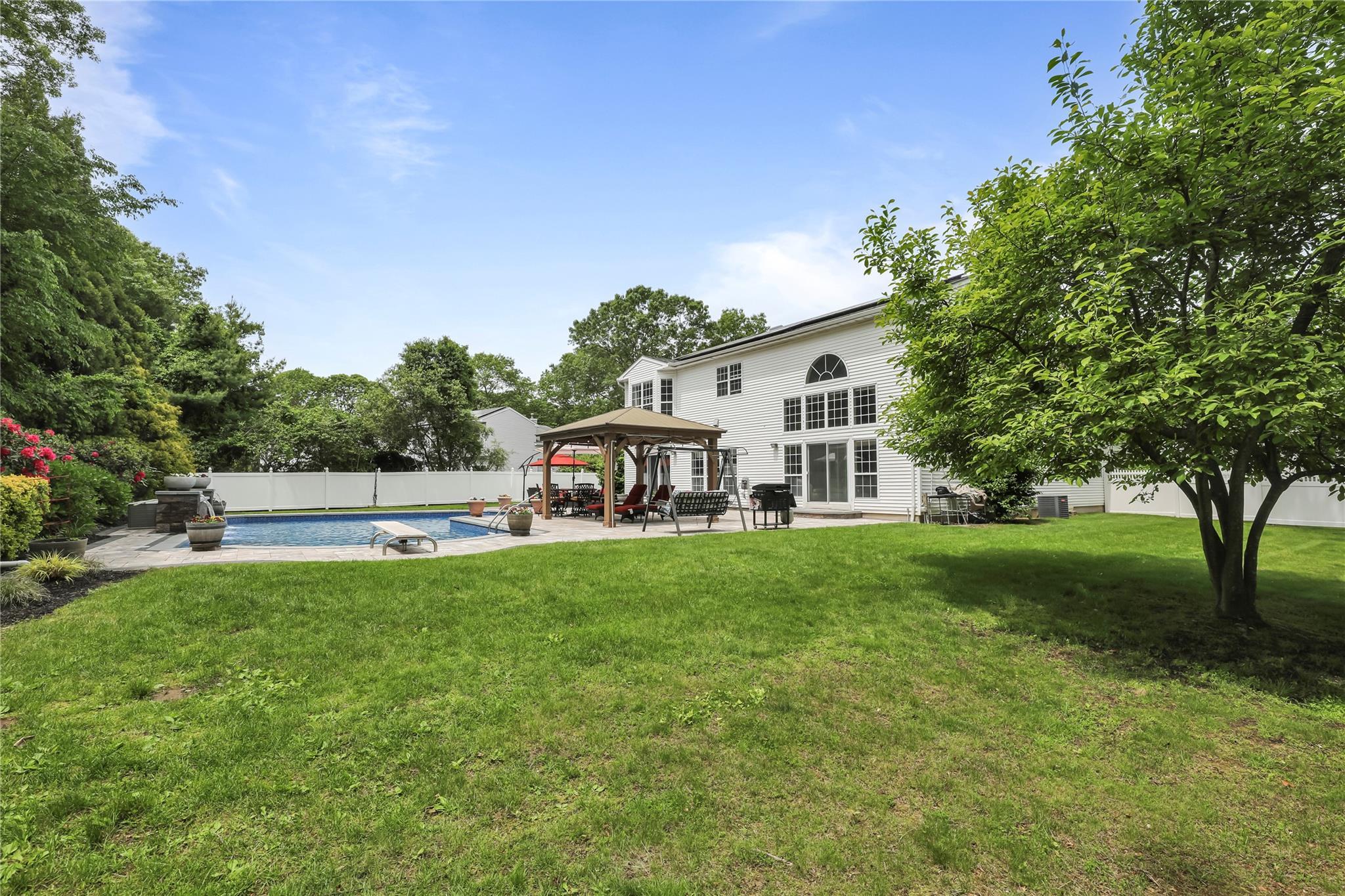 Single Family Wisteria  Suffolk County, NY 11755, MLS-868134-45