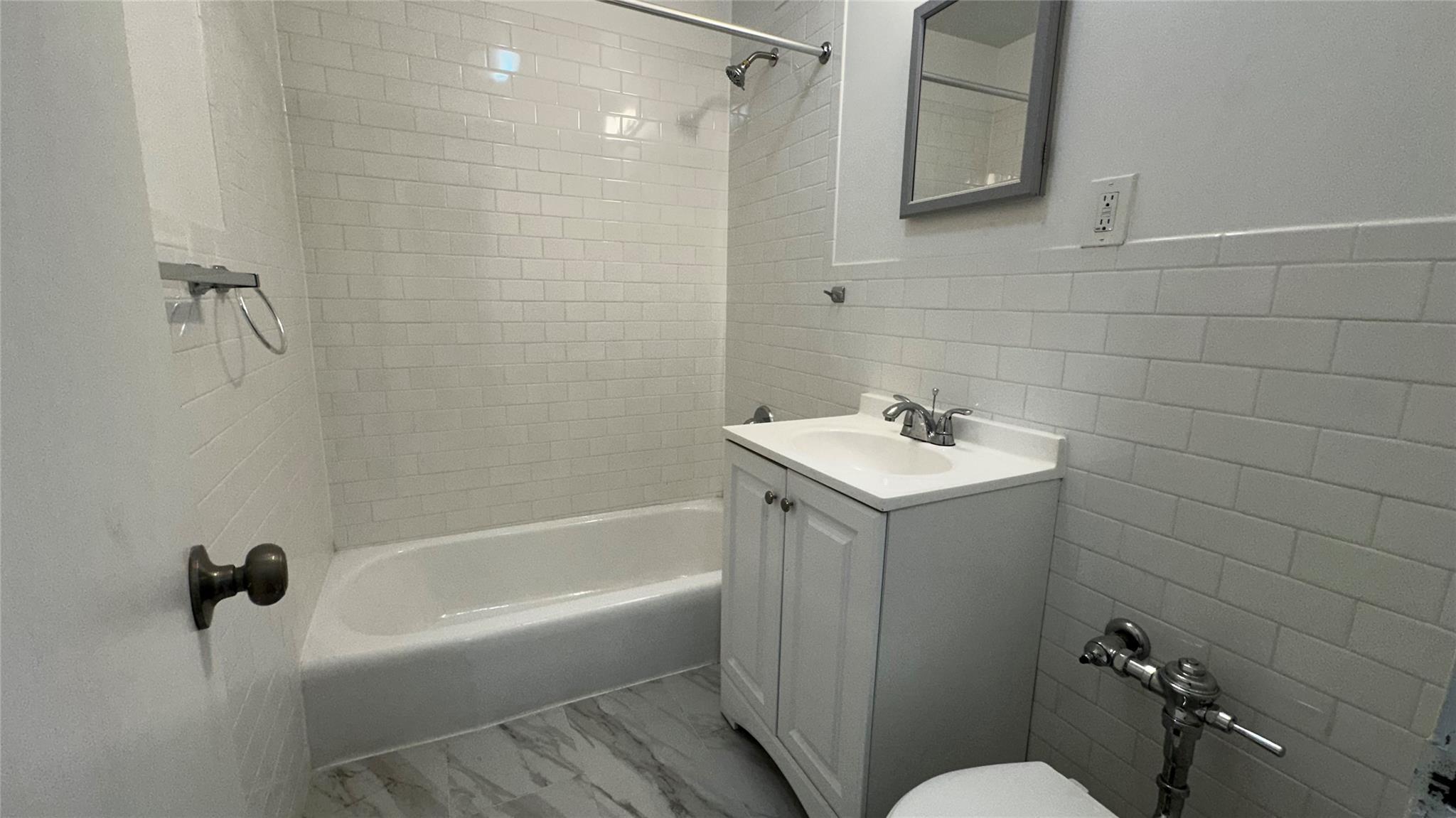 Apartment Broadway  Bronx, NY 10471, MLS-868151-11