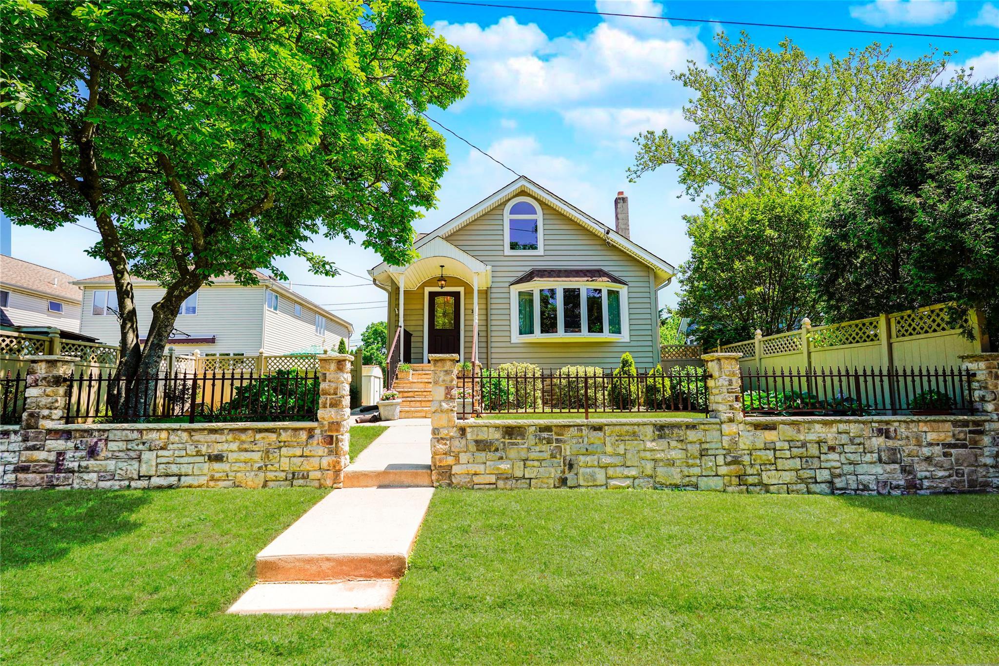 Single Family Summit  Staten Island, NY 10306, MLS-868179-2
