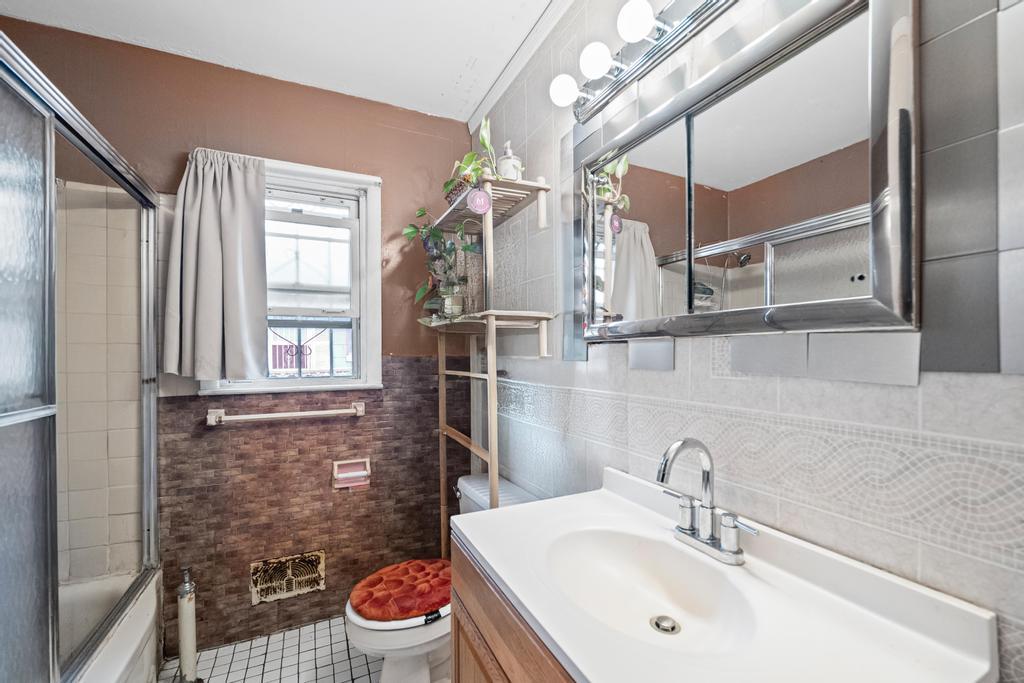 Single Family Farmers  Queens, NY 11412, MLS-868230-16