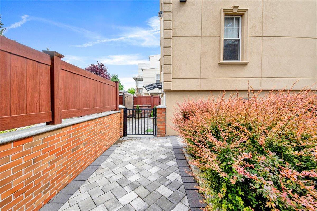 Single Family Hyatt  Westchester County, NY 10704, MLS-868241-8
