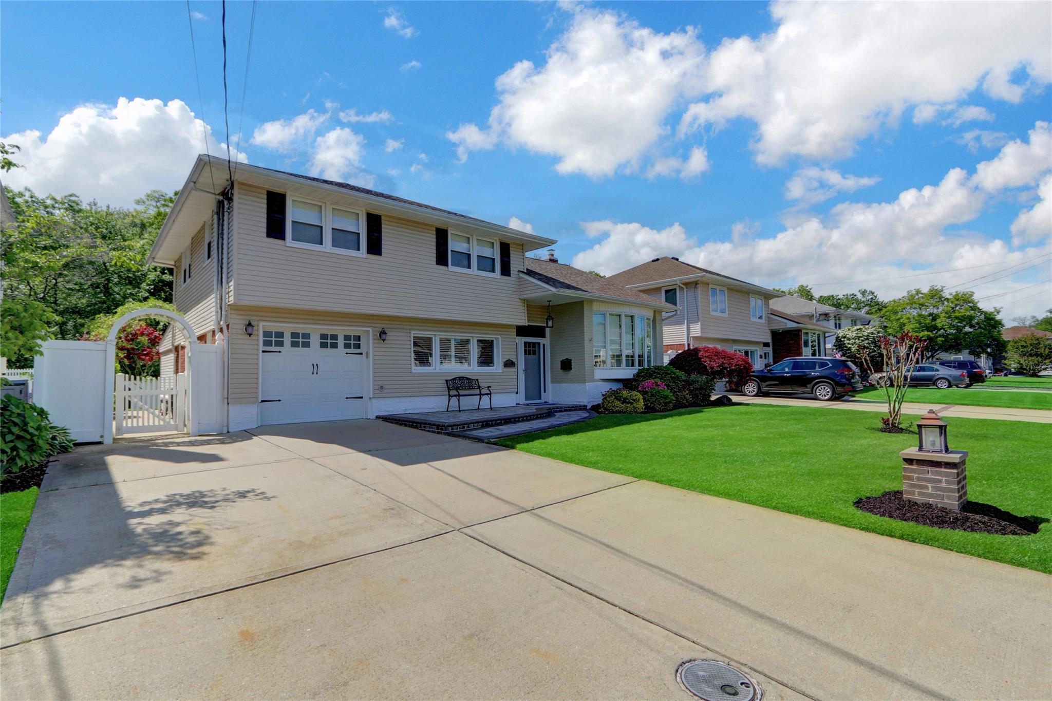 Single Family Waterbury  Nassau County, NY 11793, MLS-868286-2