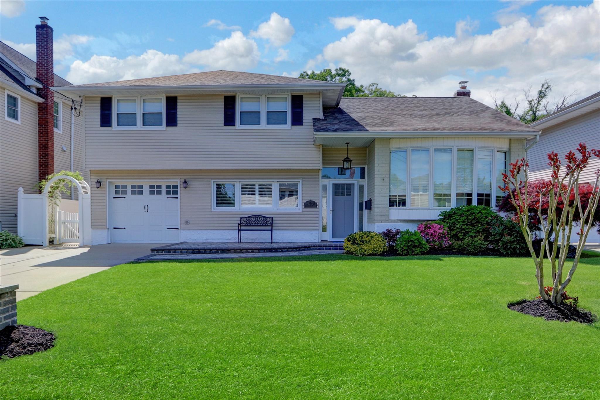 Single Family Waterbury  Nassau County, NY 11793, MLS-868286-3