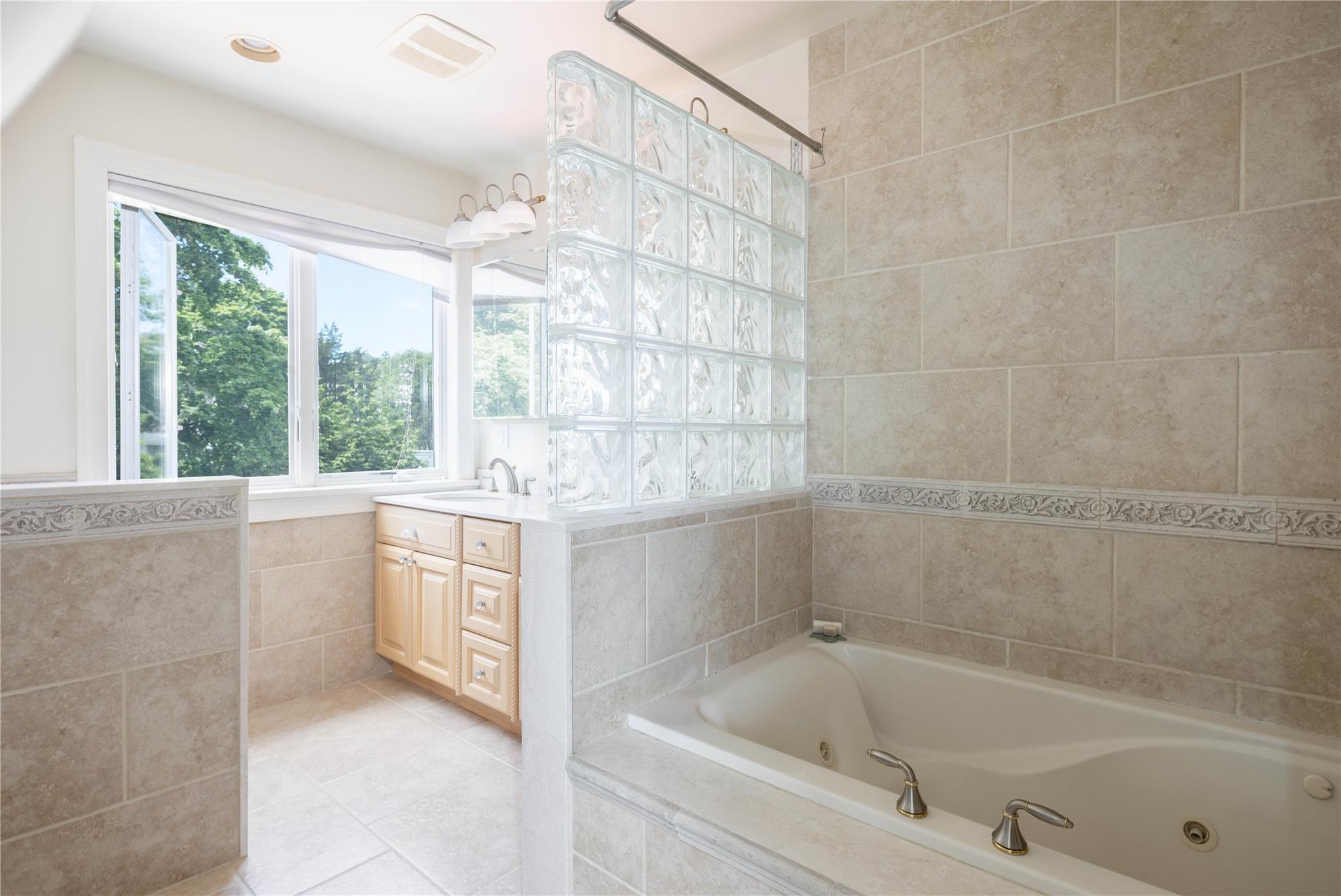 Single Family Minnehaha  Suffolk County, NY 11971, MLS-868314-25