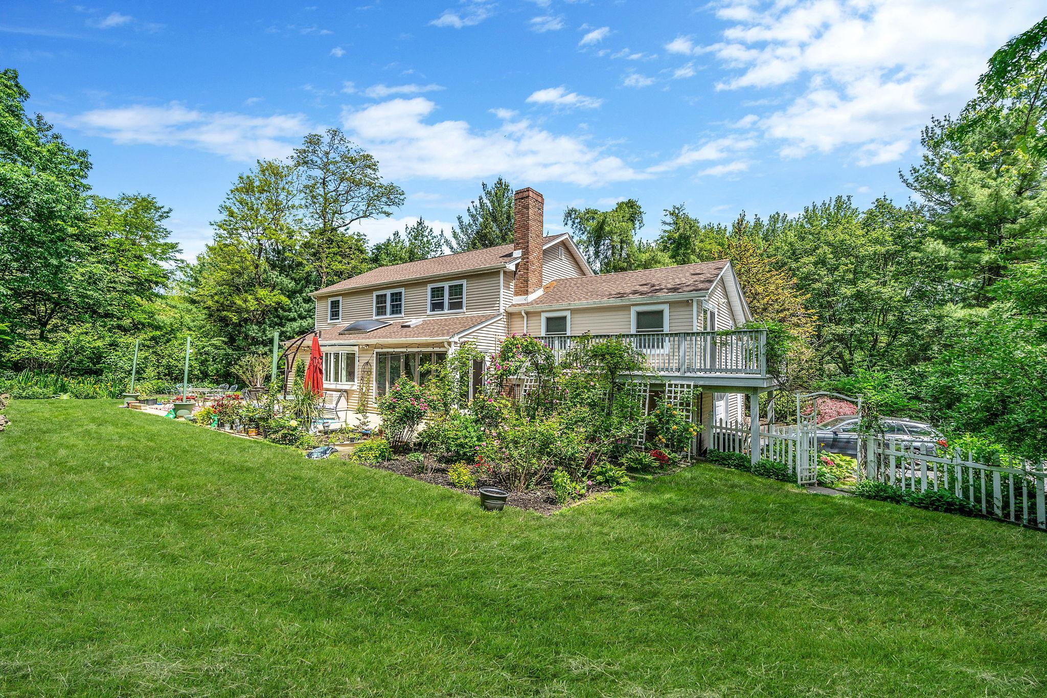 Single Family Rustic Gate  Suffolk County, NY 11746, MLS-868340-39