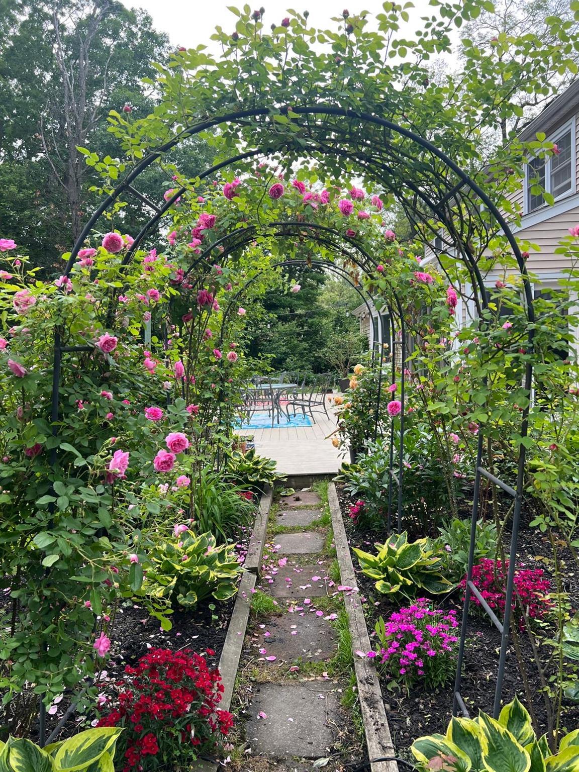 Single Family Rustic Gate  Suffolk County, NY 11746, MLS-868340-43