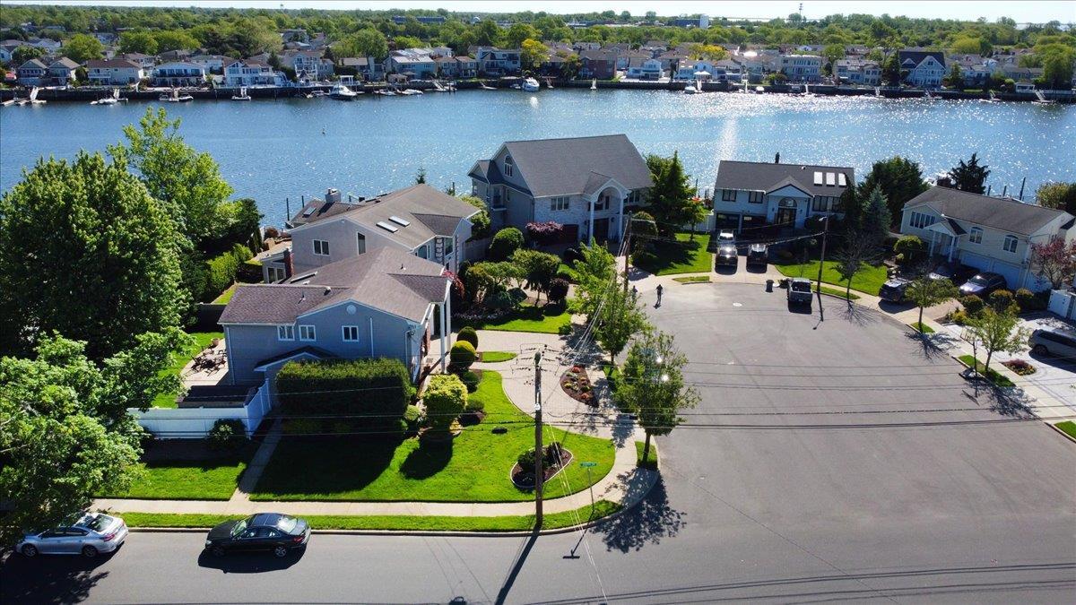 Single Family Rita  Nassau County, NY 11710, MLS-868343-27