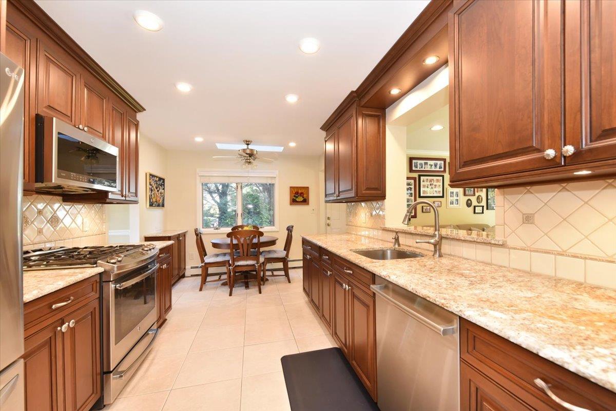 Single Family Rita  Nassau County, NY 11710, MLS-868343-4