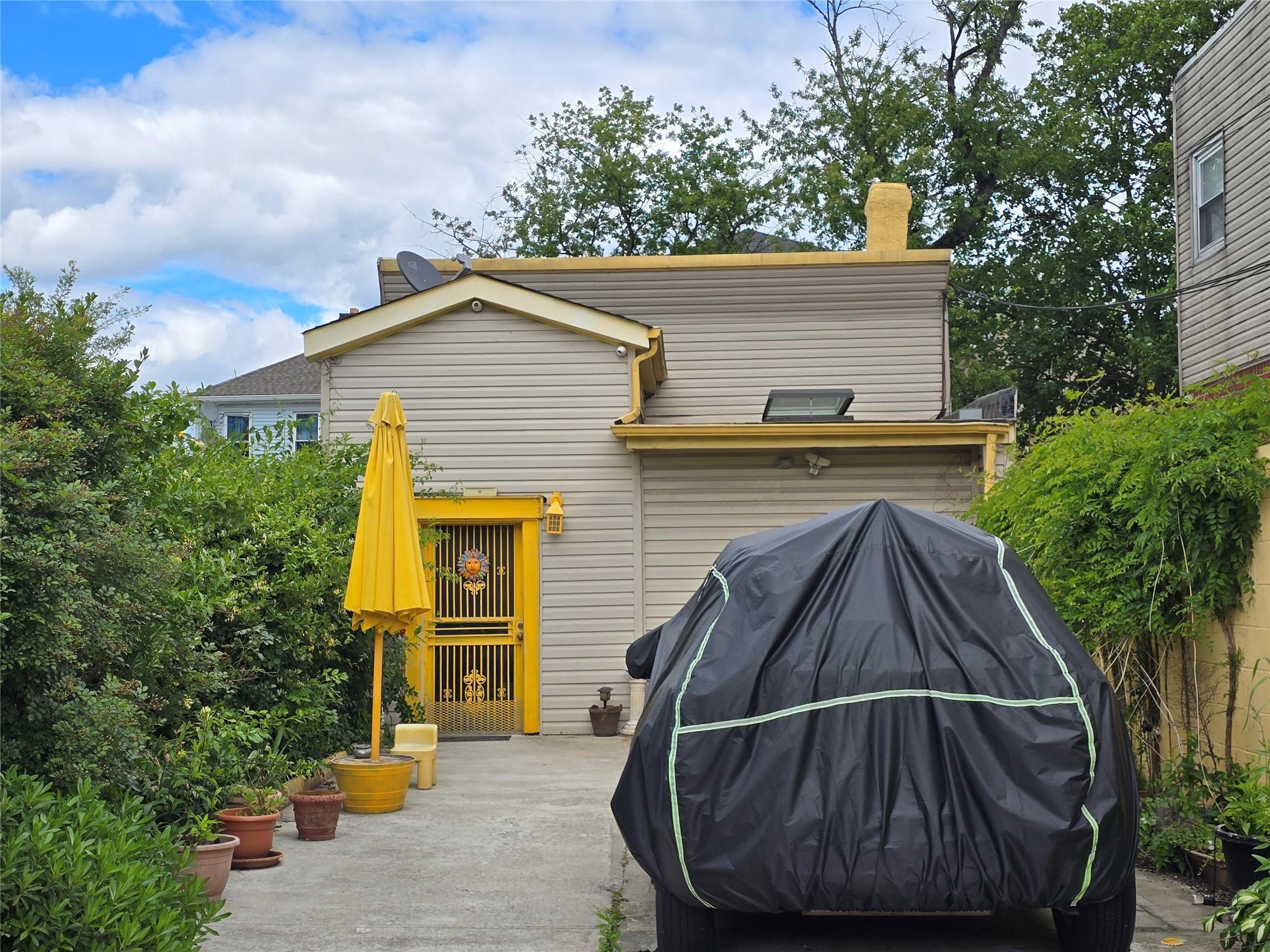 Single Family in New York - Montauk  Brooklyn, NY 11208