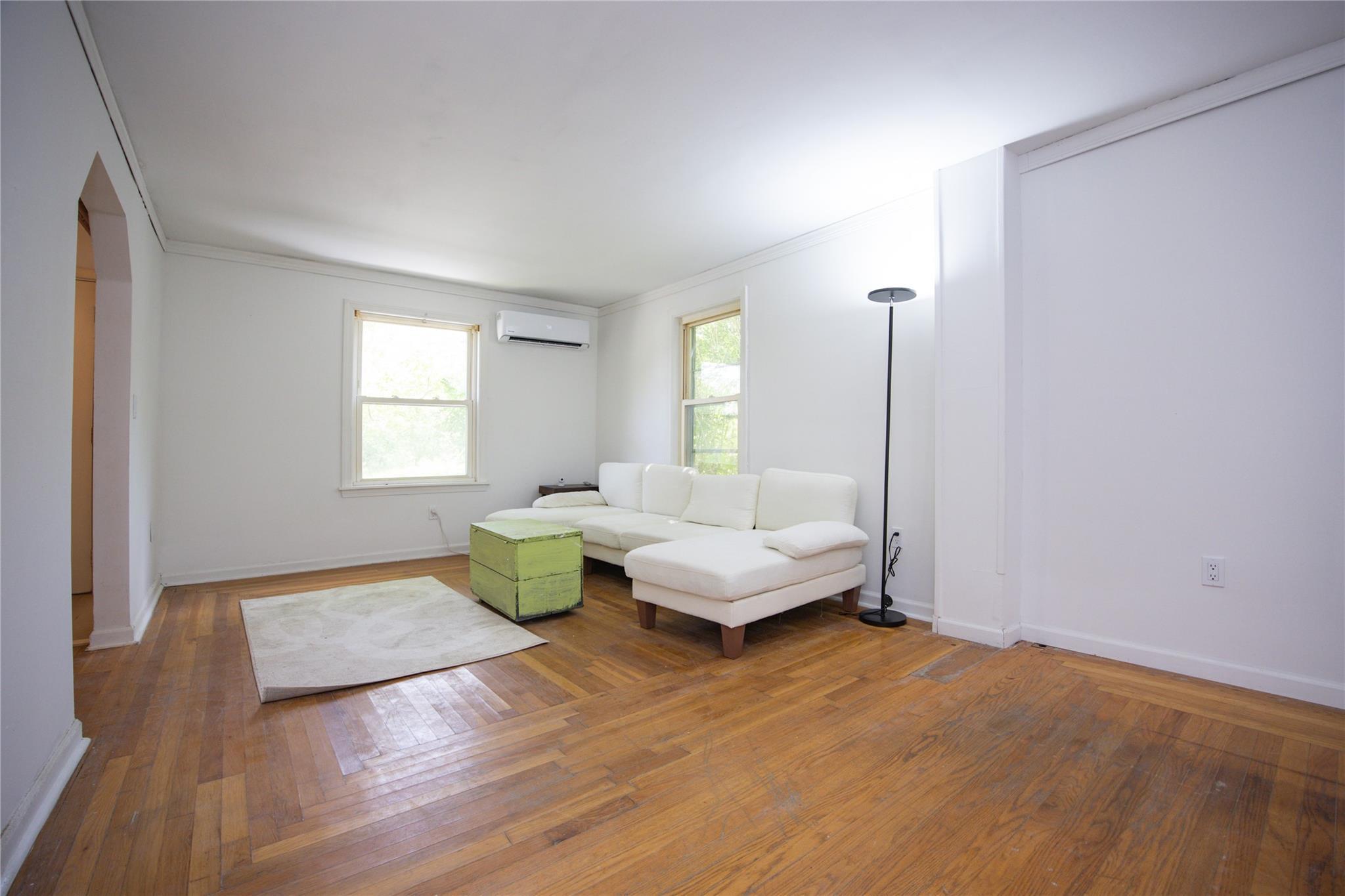 Single Family King  Out Of Area, NY 01201, MLS-868368-10