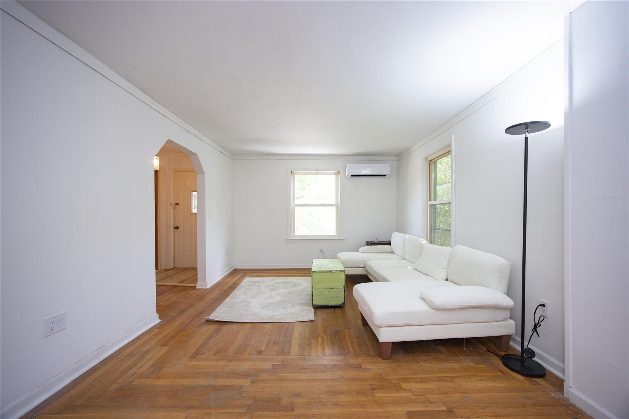 Single Family King  Out Of Area, NY 01201, MLS-868368-11