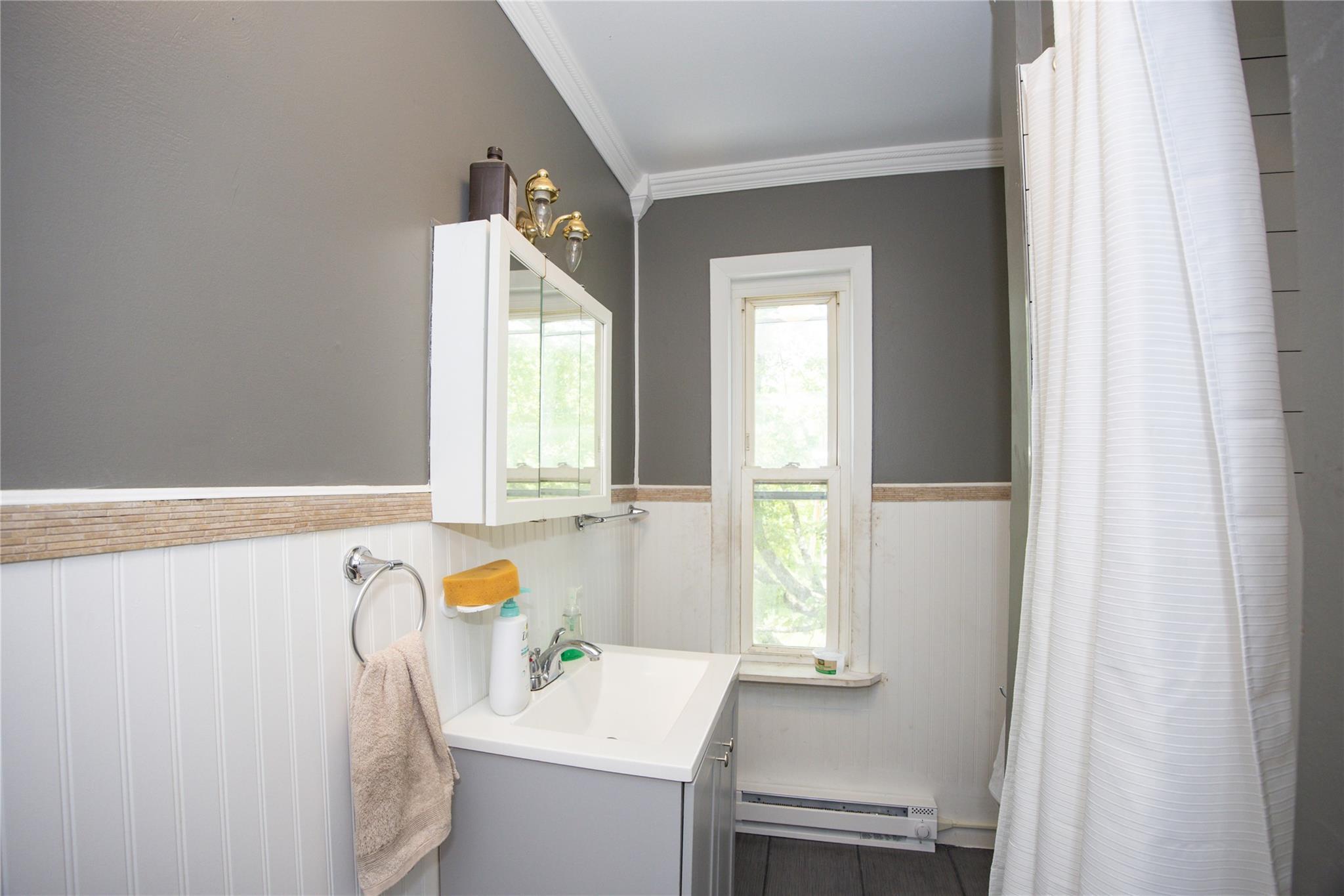 Single Family King  Out Of Area, NY 01201, MLS-868368-12