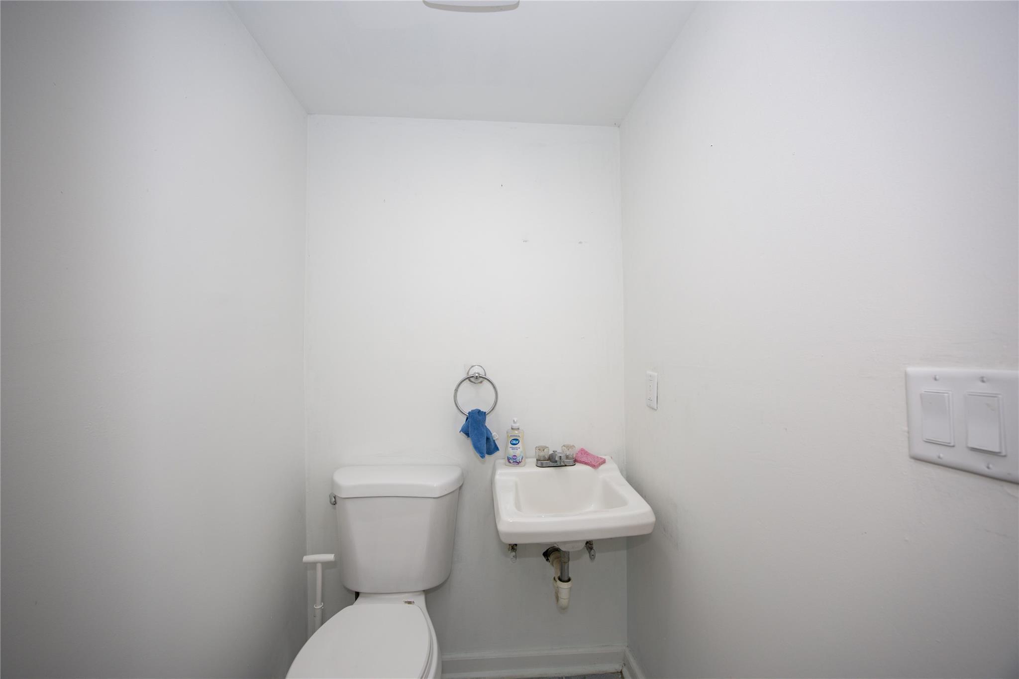 Single Family King  Out Of Area, NY 01201, MLS-868368-13