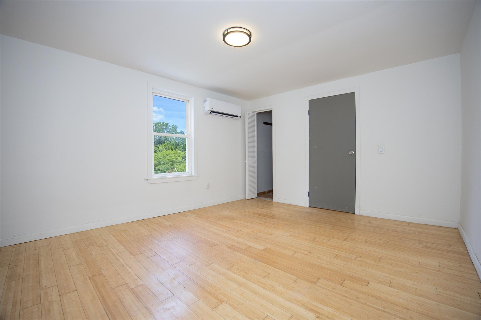 Single Family King  Out Of Area, NY 01201, MLS-868368-17