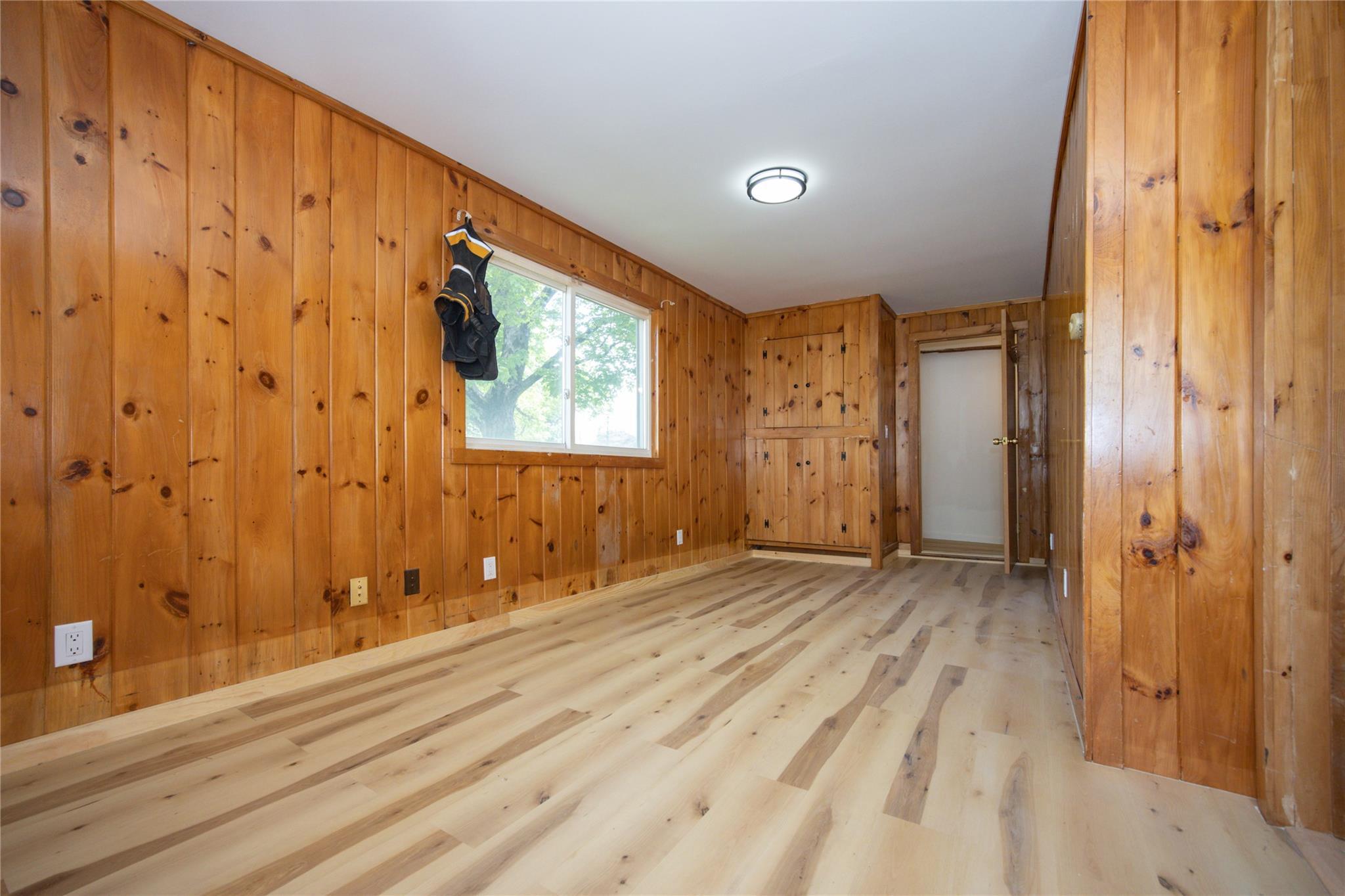 Single Family King  Out Of Area, NY 01201, MLS-868368-23