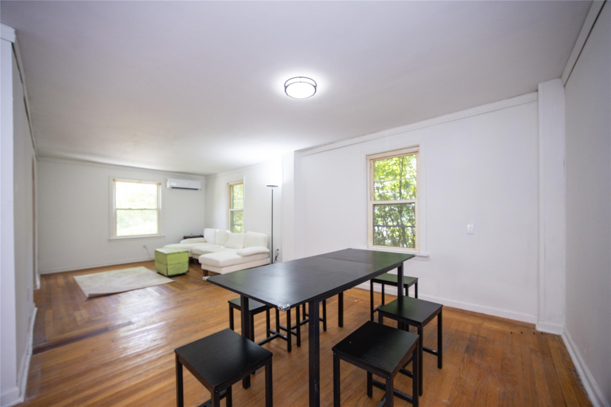 Single Family King  Out Of Area, NY 01201, MLS-868368-9