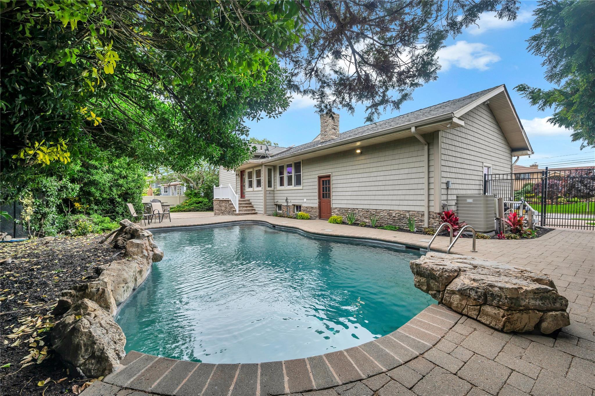 Single Family Riviera  Nassau County, NY 11758, MLS-868391-5