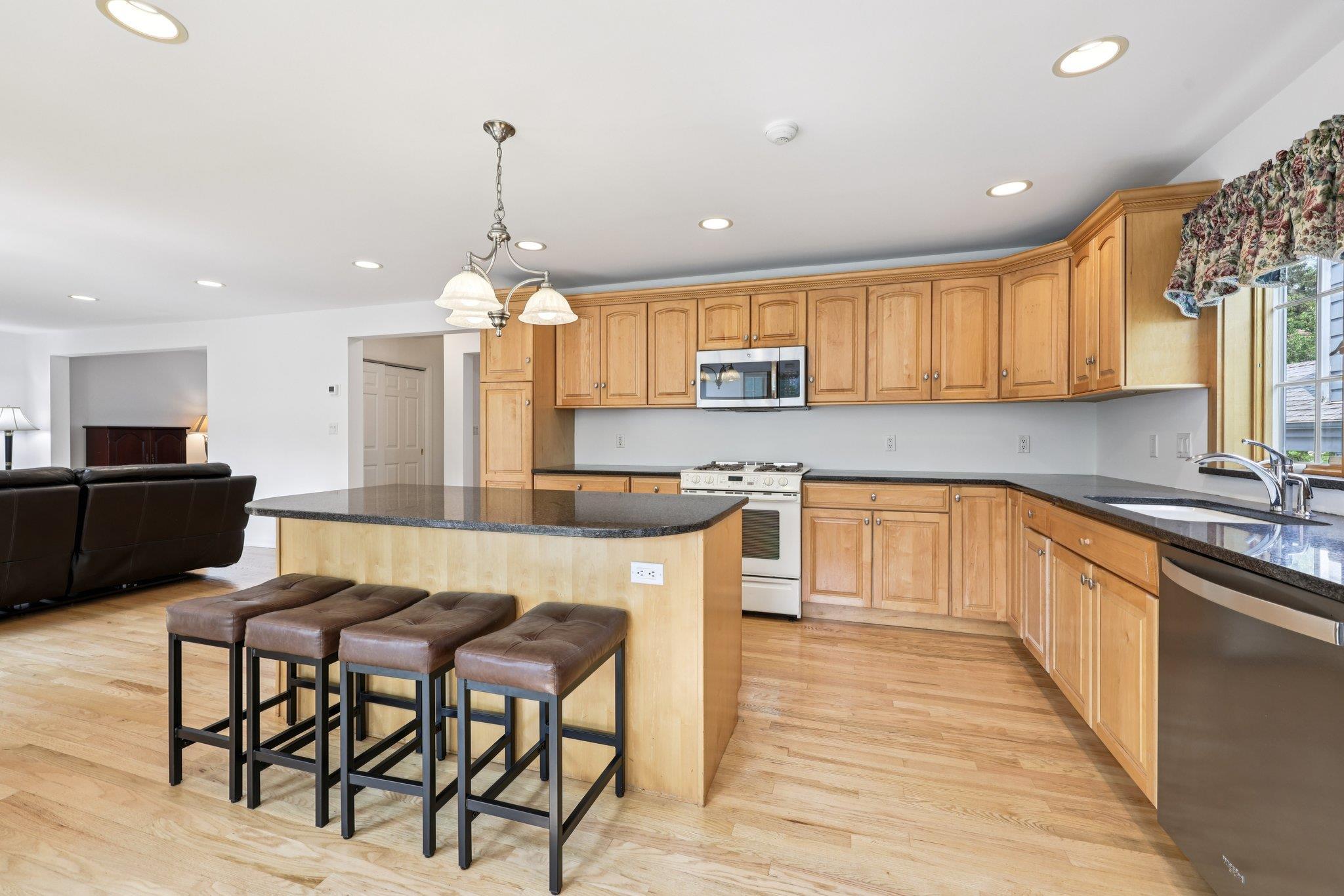 Single Family Valley  Westchester County, NY 10573, MLS-868392-11