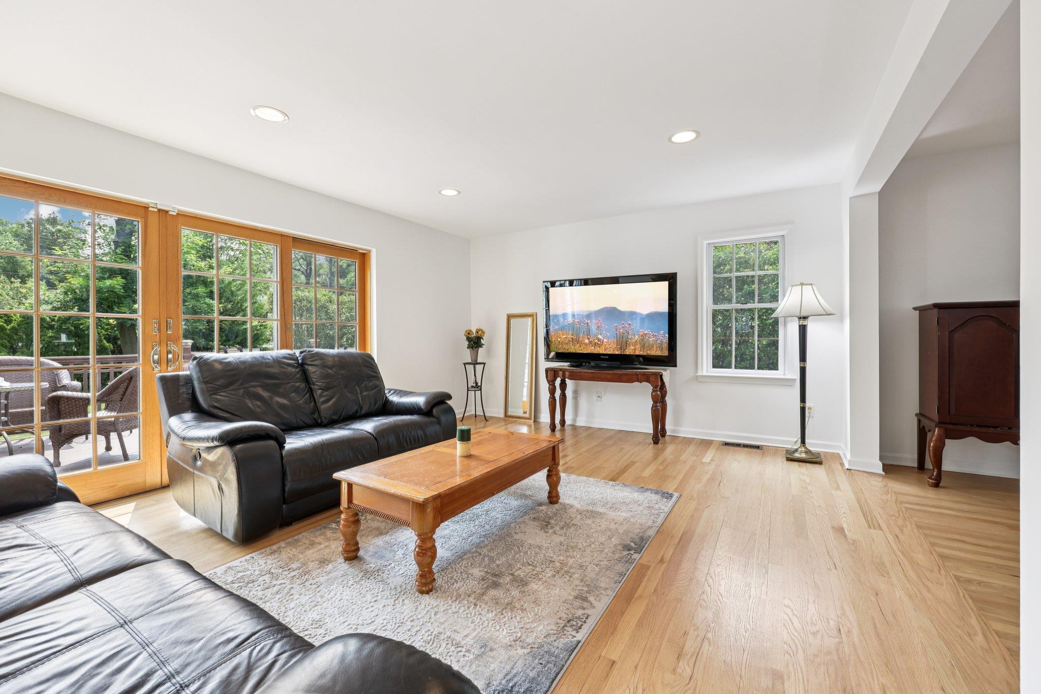 Single Family Valley  Westchester County, NY 10573, MLS-868392-8